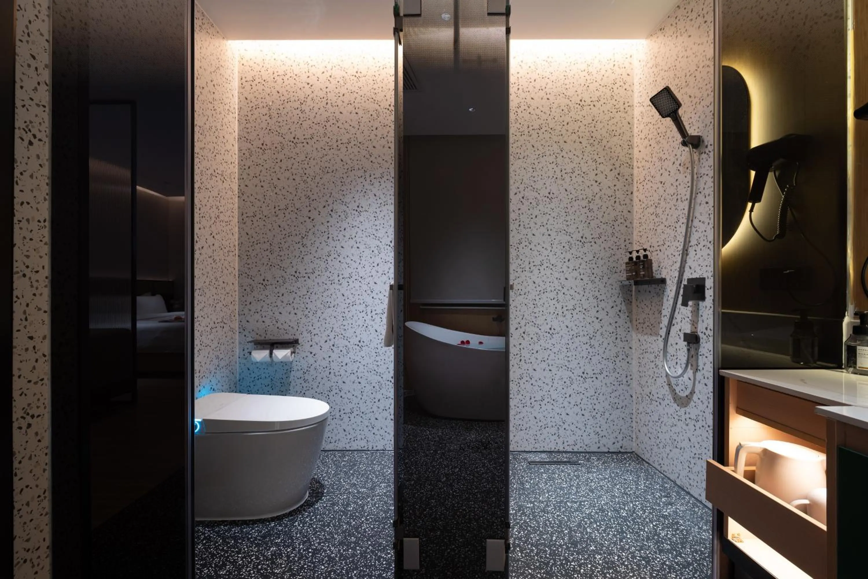 Shower in Kaino Natural Aesthetics Design Hotel Guangzhou Yuexiu Beijing Road International Trade Center Flagship Store