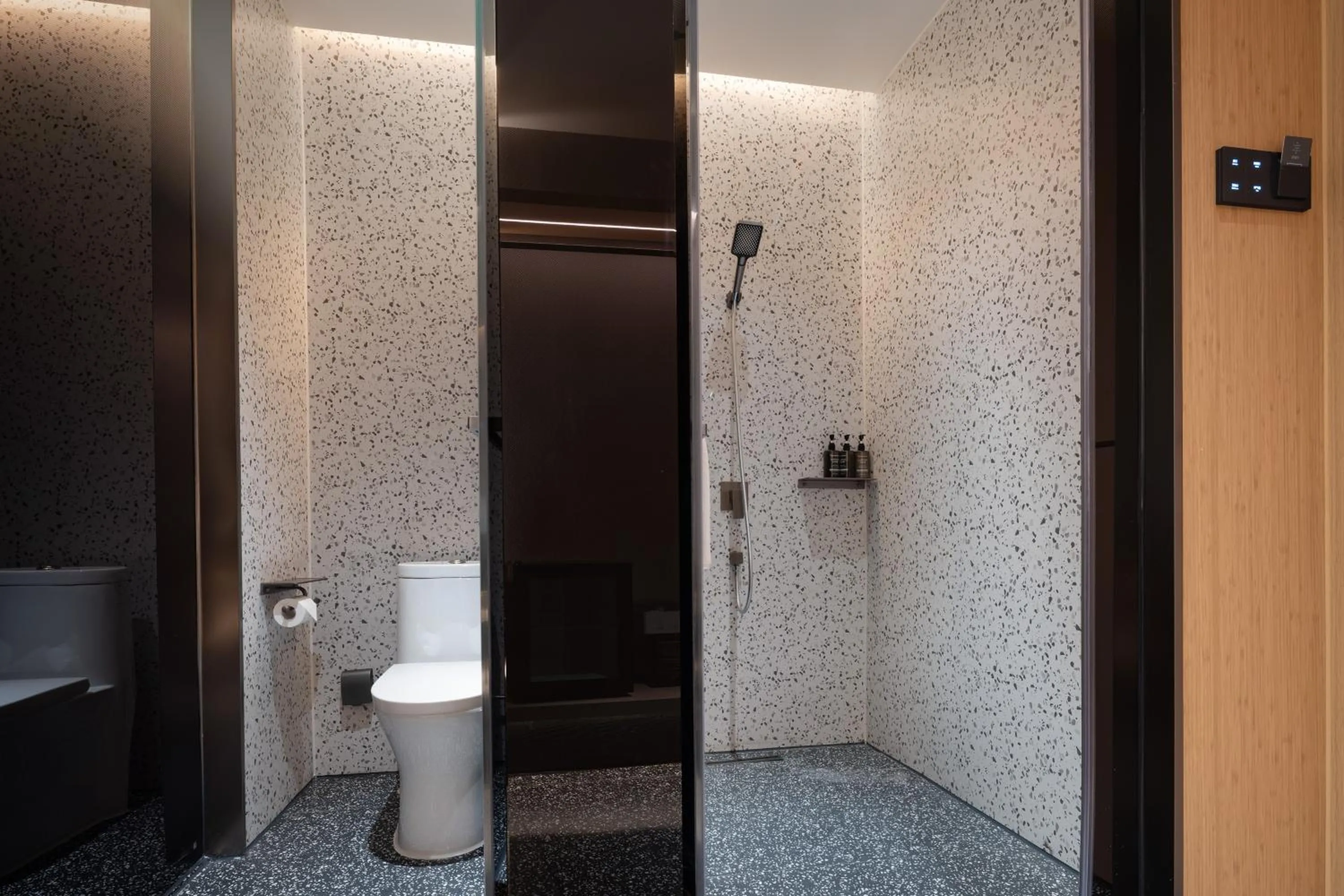Shower in Kaino Natural Aesthetics Design Hotel Guangzhou Yuexiu Beijing Road International Trade Center Flagship Store