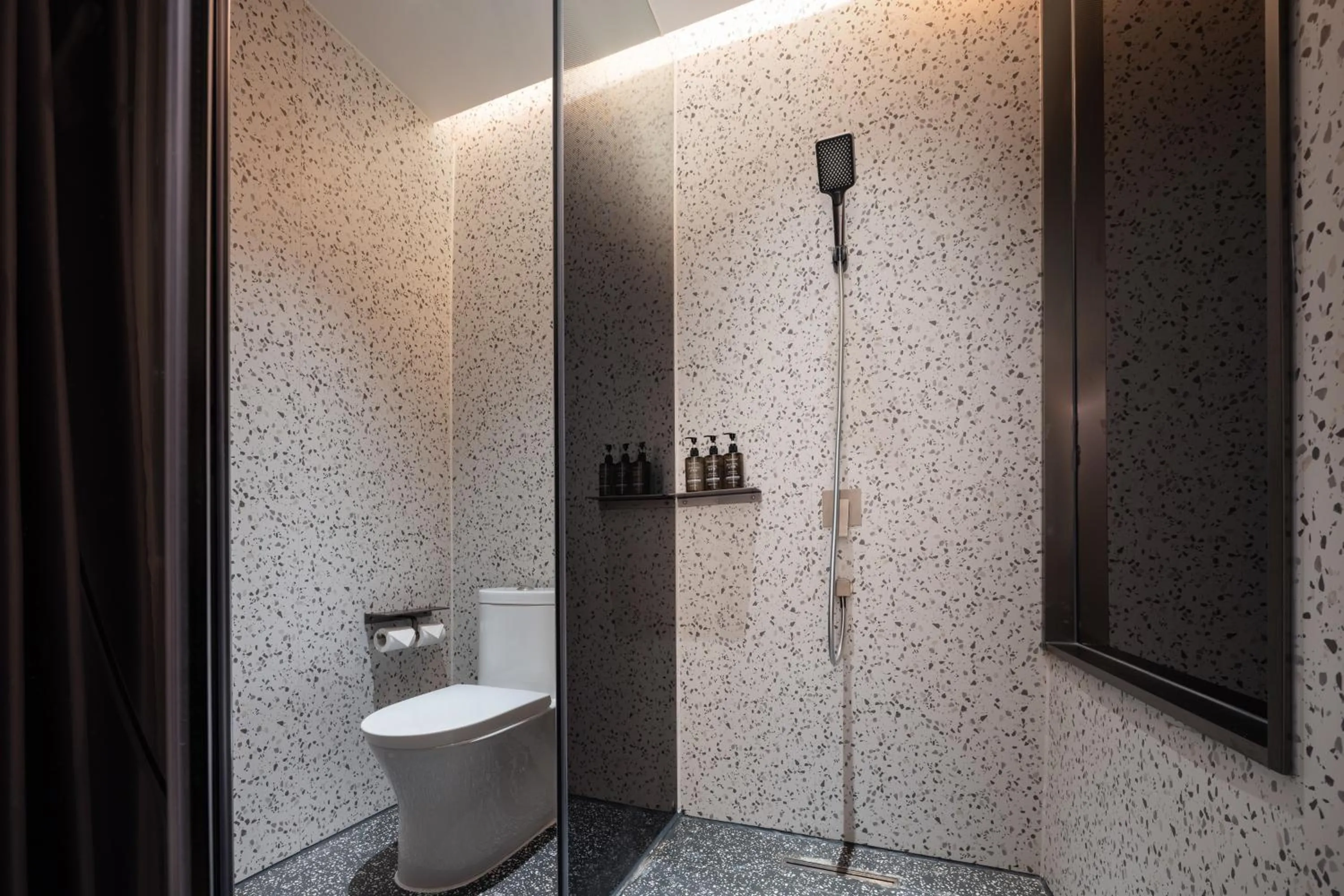 Shower in Kaino Natural Aesthetics Design Hotel Guangzhou Yuexiu Beijing Road International Trade Center Flagship Store