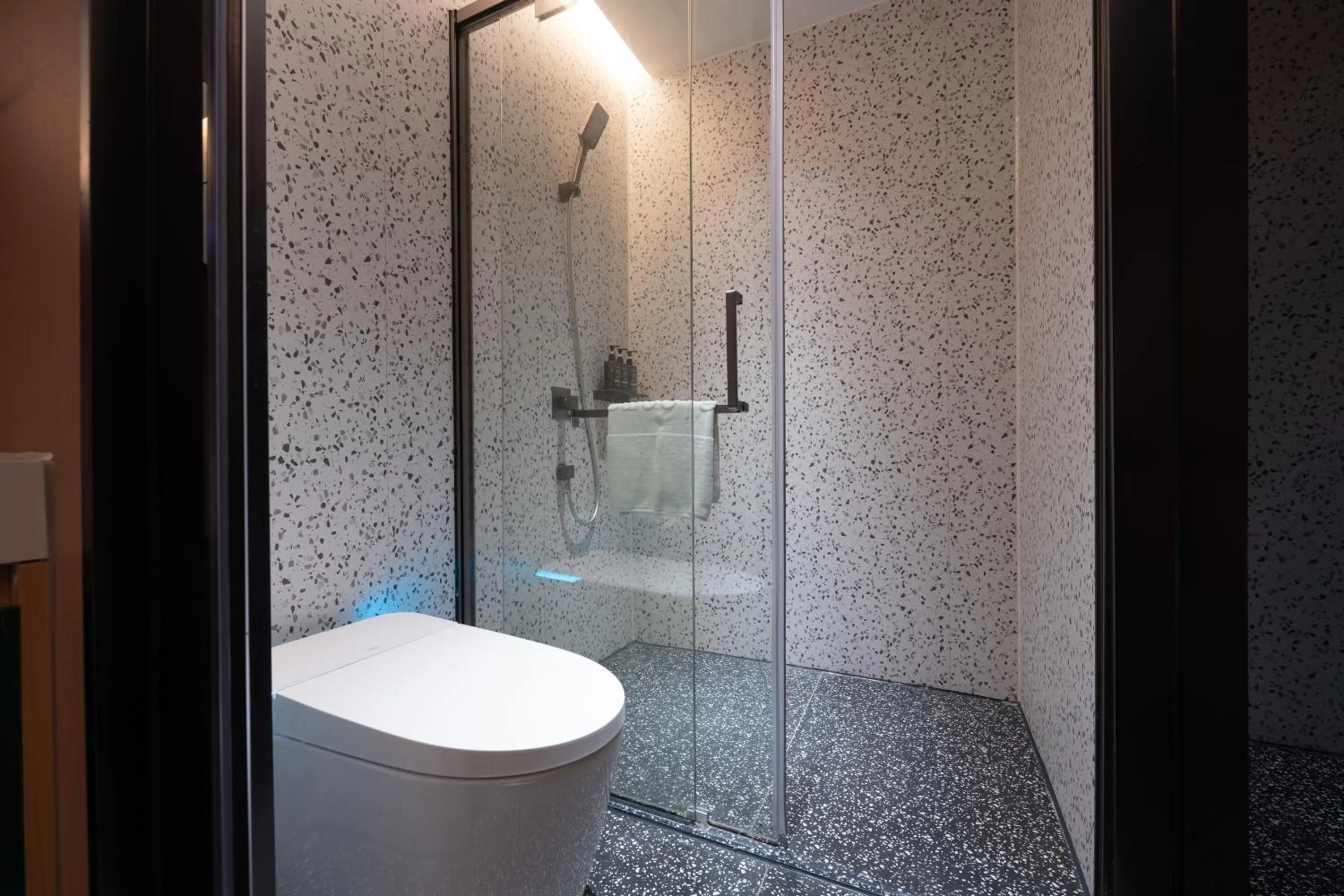 Shower in Kaino Natural Aesthetics Design Hotel Guangzhou Yuexiu Beijing Road International Trade Center Flagship Store