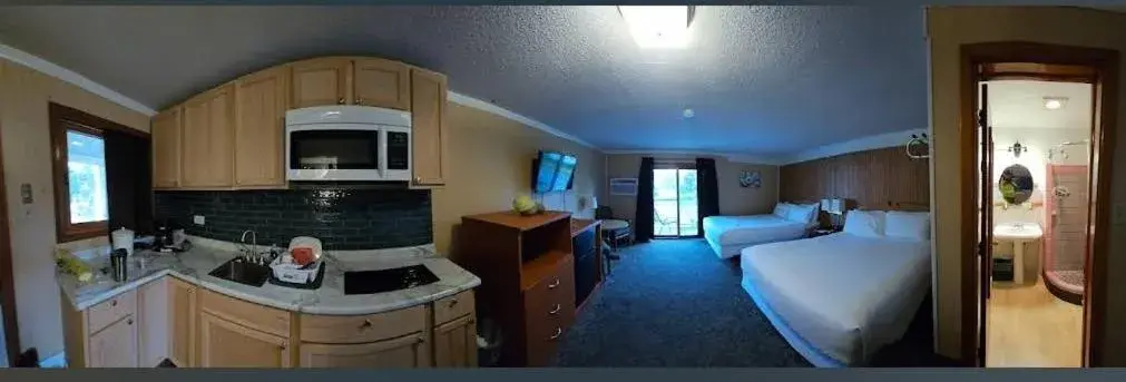 Double Room with Balcony in Hampton Motel Double Room with Balcony in Hampton Motel