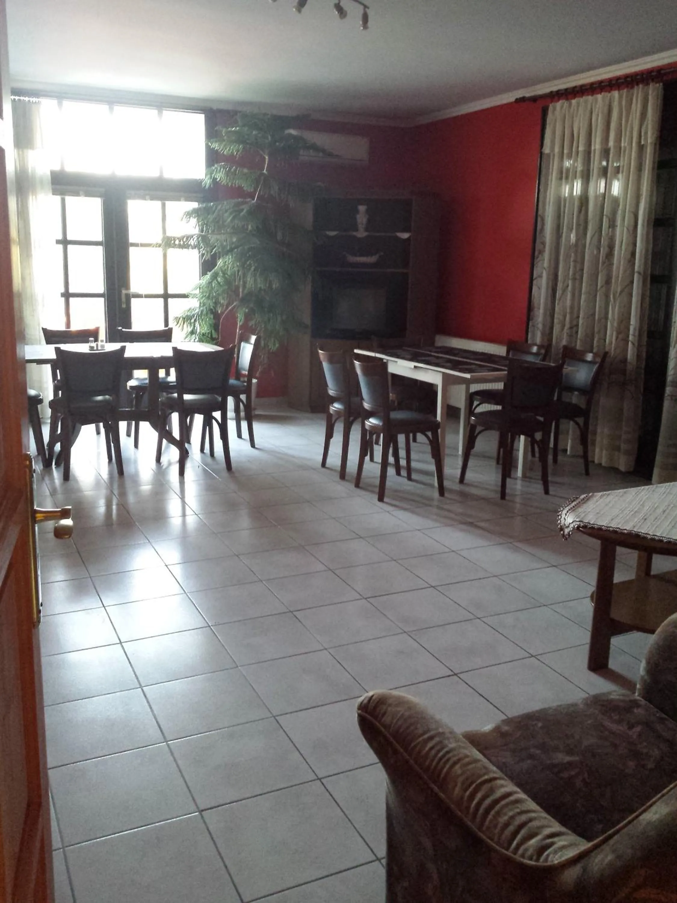 Restaurant/places to eat in Napfény villa