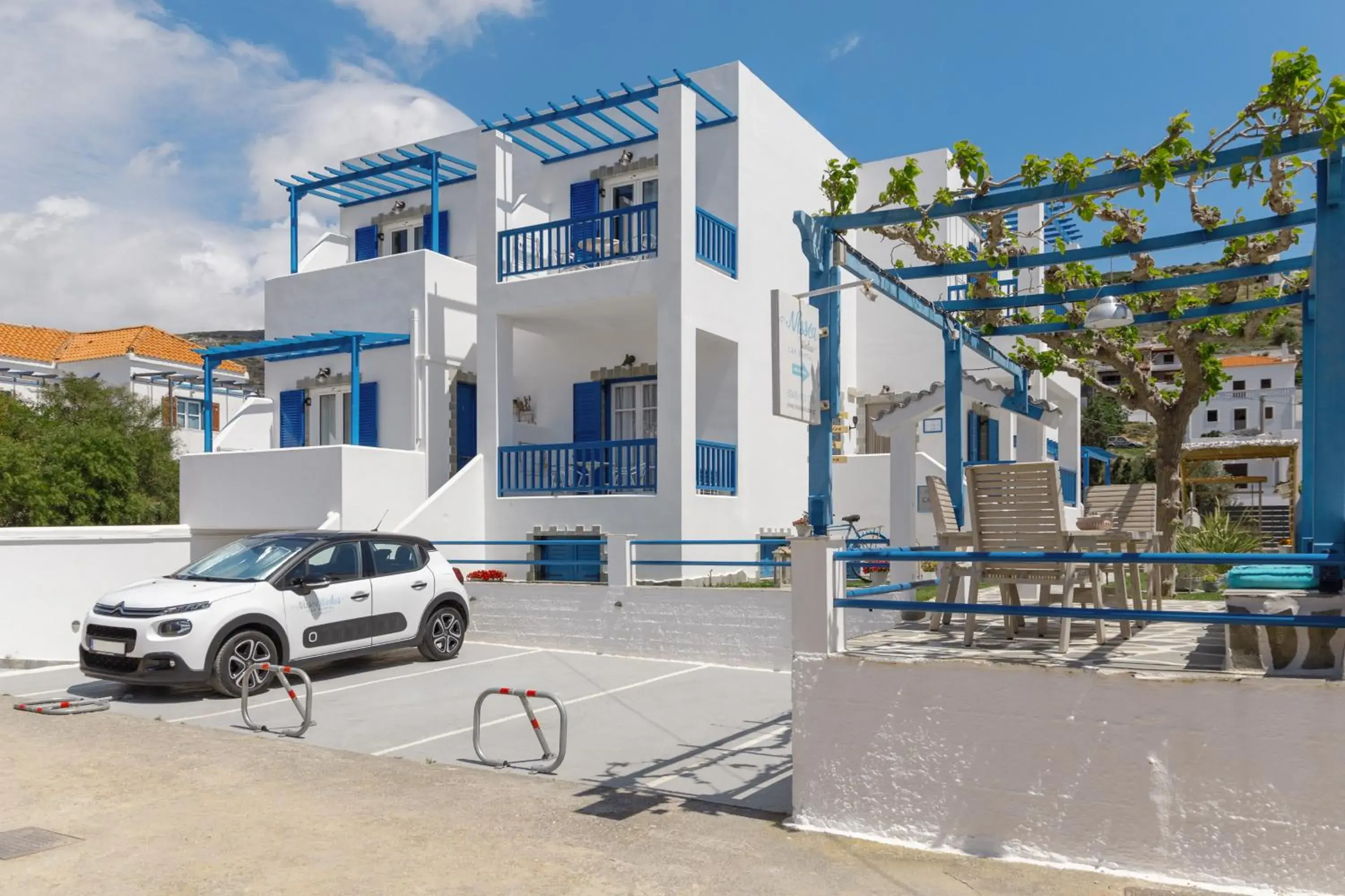 Nissea Studios - πρώην Dora 2 Studios - Nissea Studios - πρώην Dora 2 Studios -
