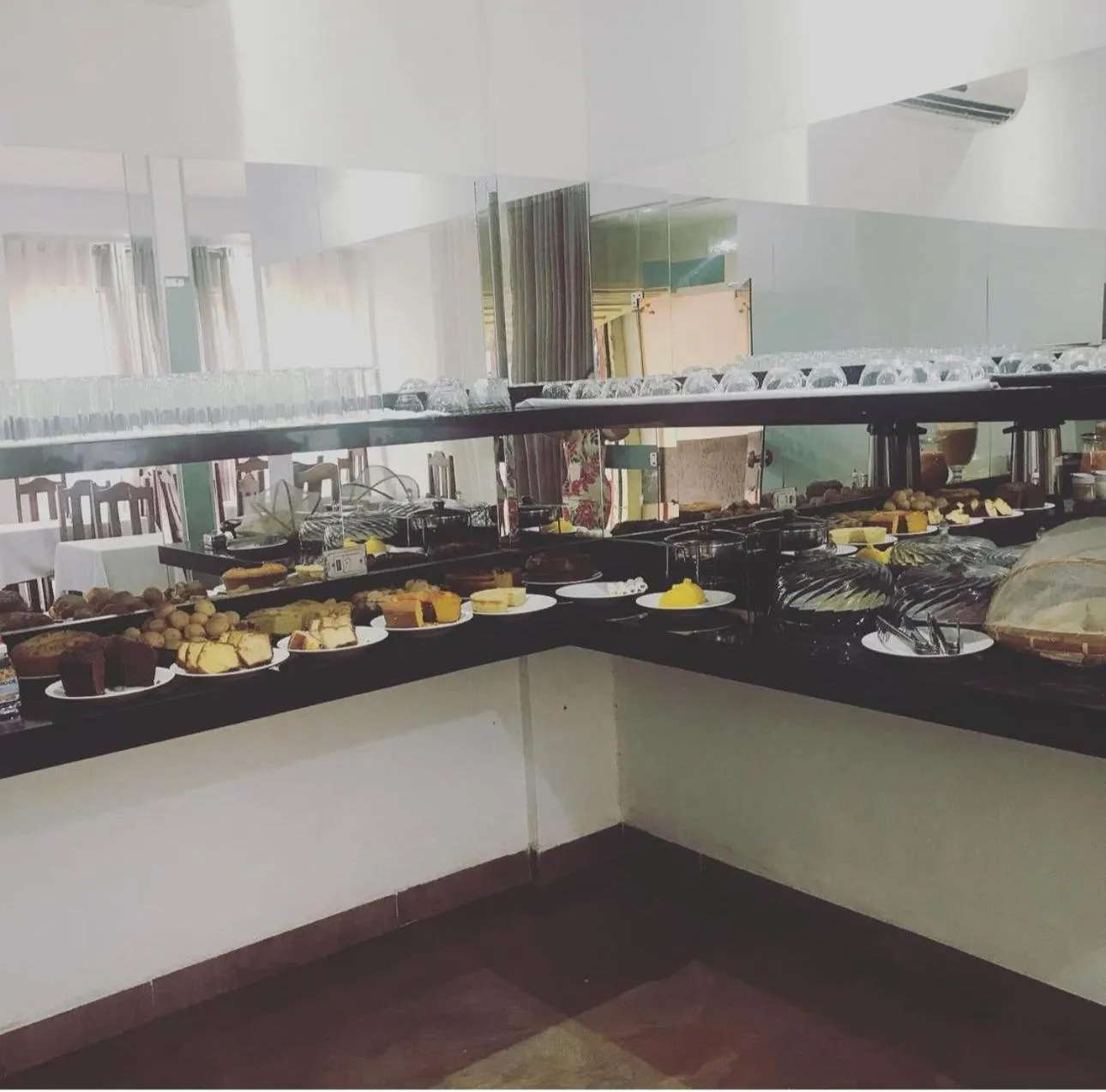 Buffet breakfast in Hotel Carajás