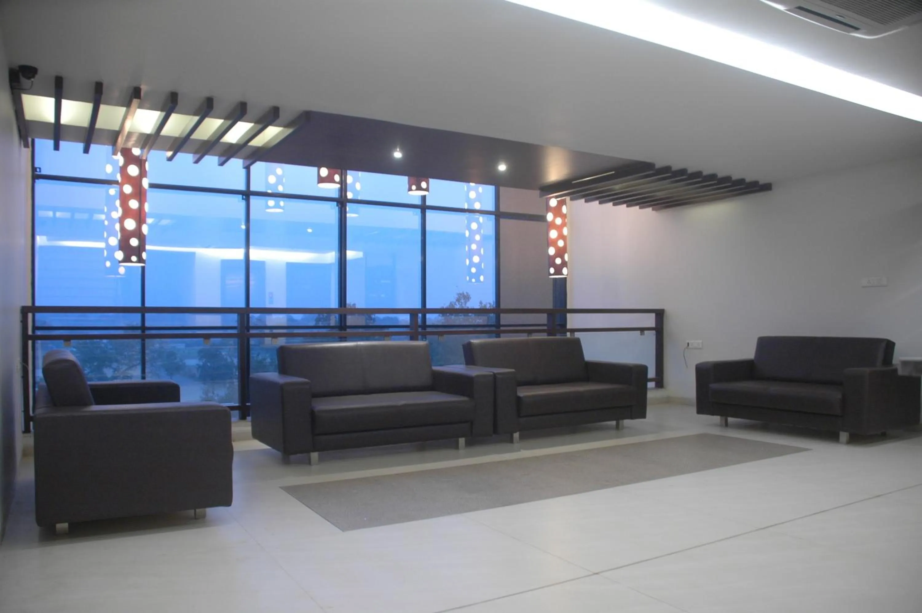 Communal lounge/ TV room in Hotel Kanan