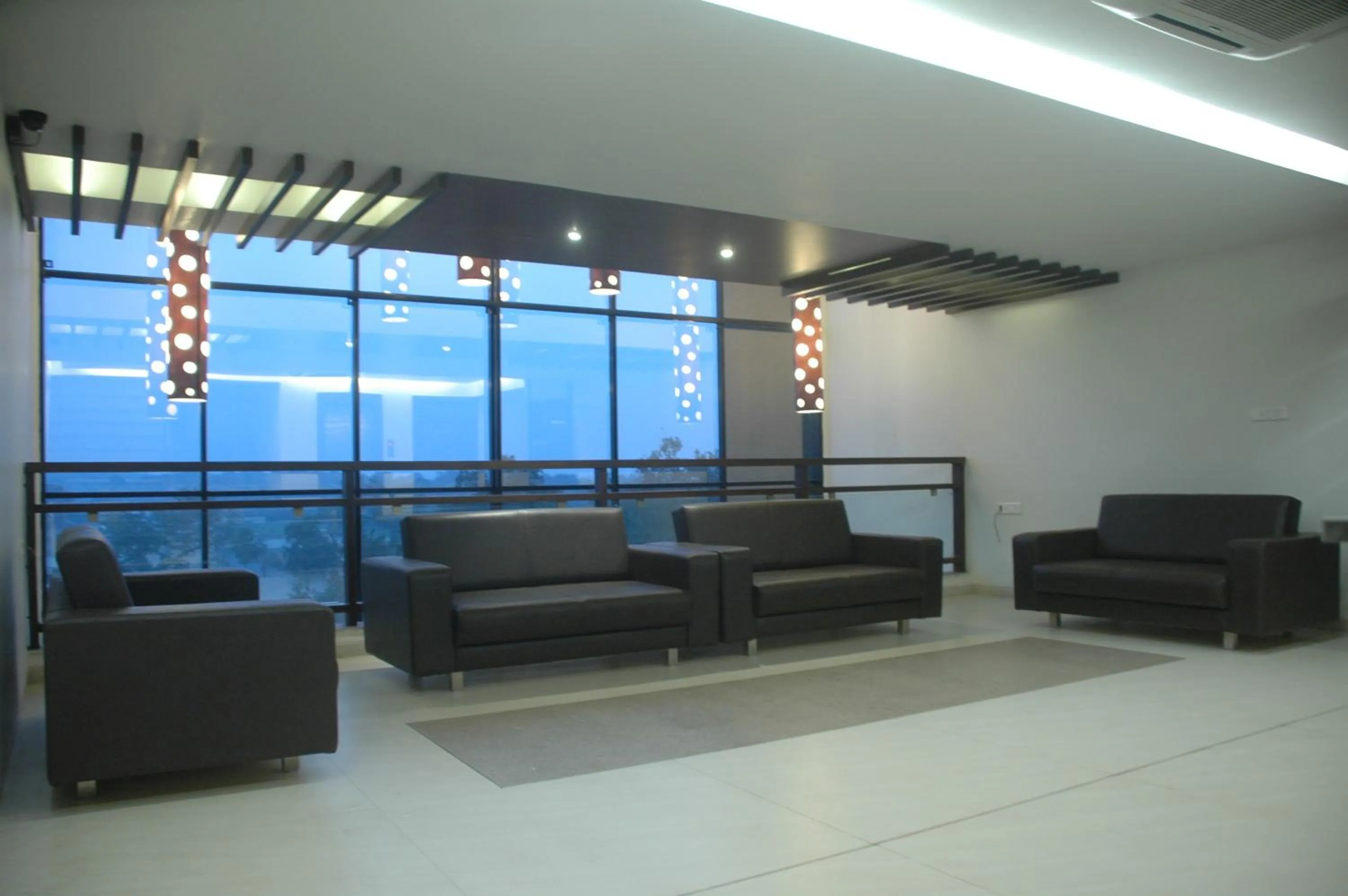 Communal lounge/ TV room in Hotel Kanan