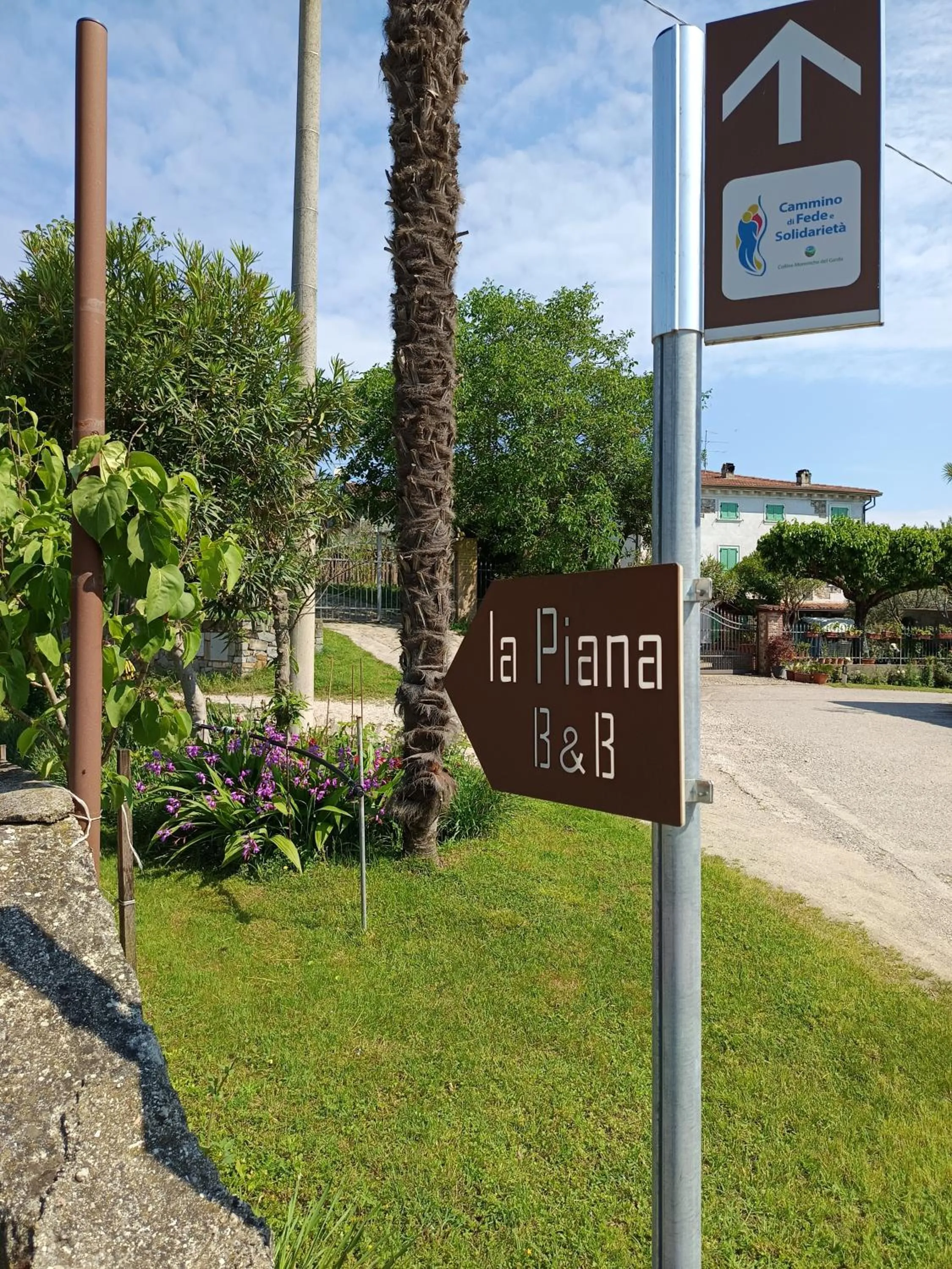 Property logo or sign in La Piana