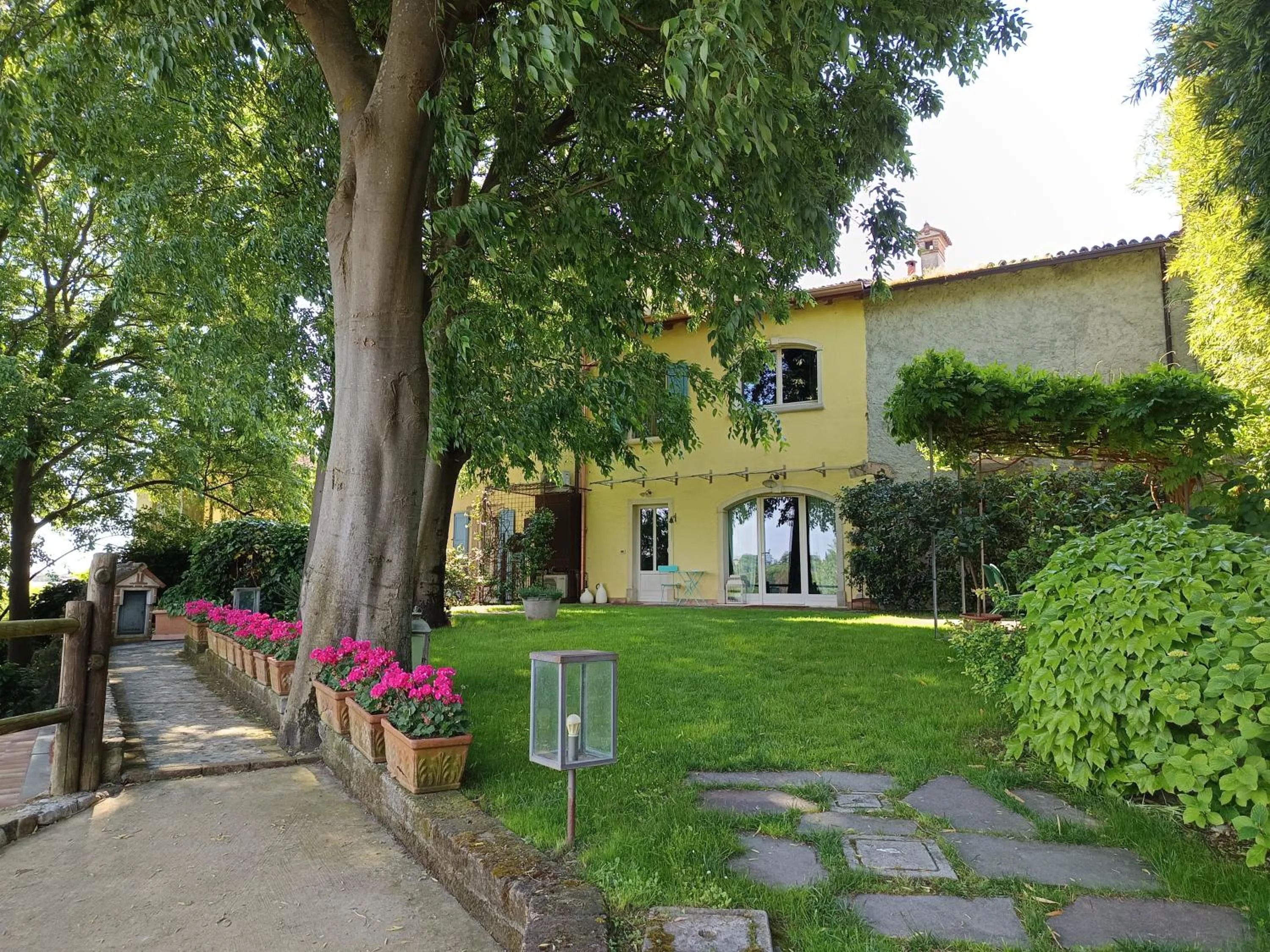 Property building in La Piana