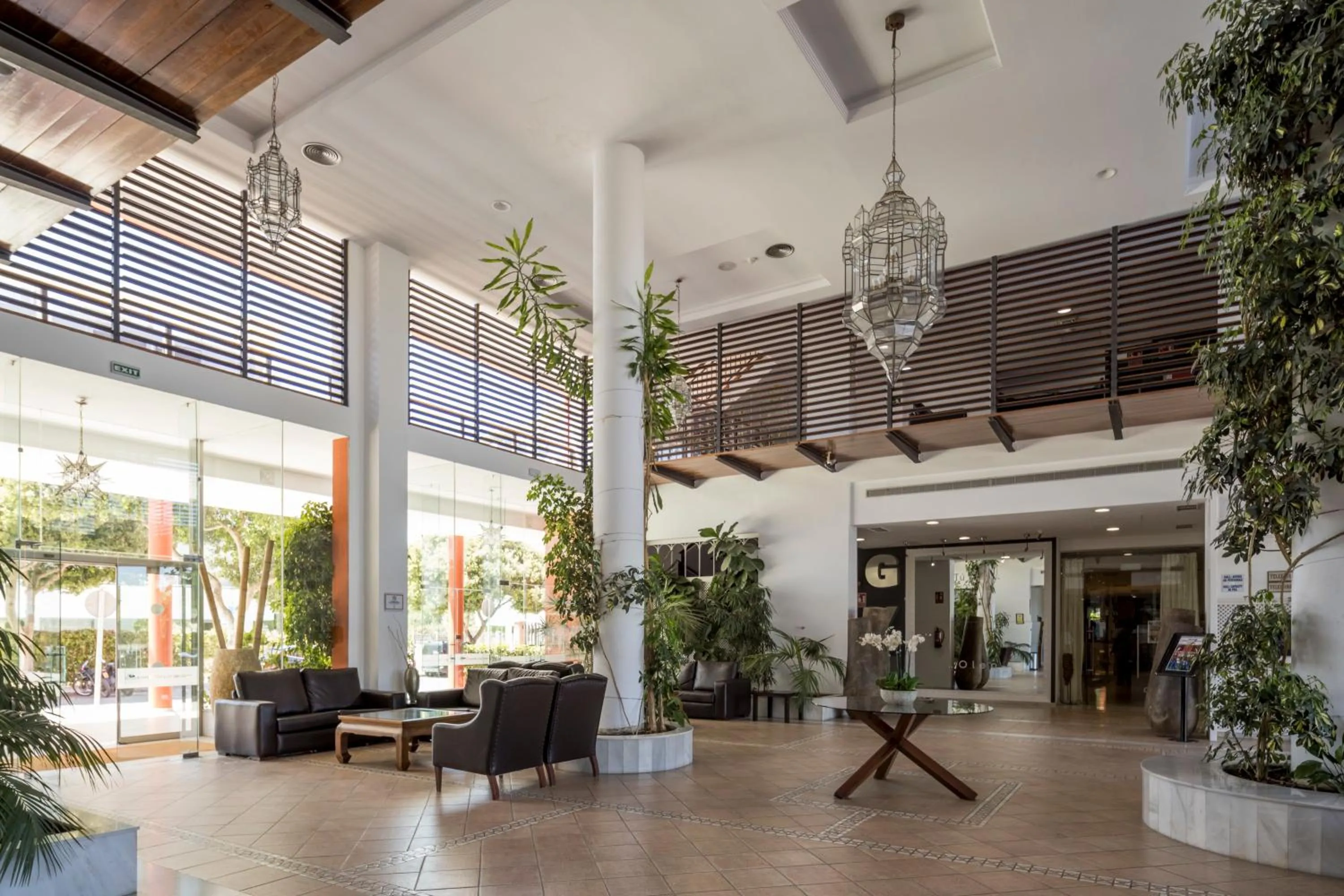 Seating area in ILUNION Miramar