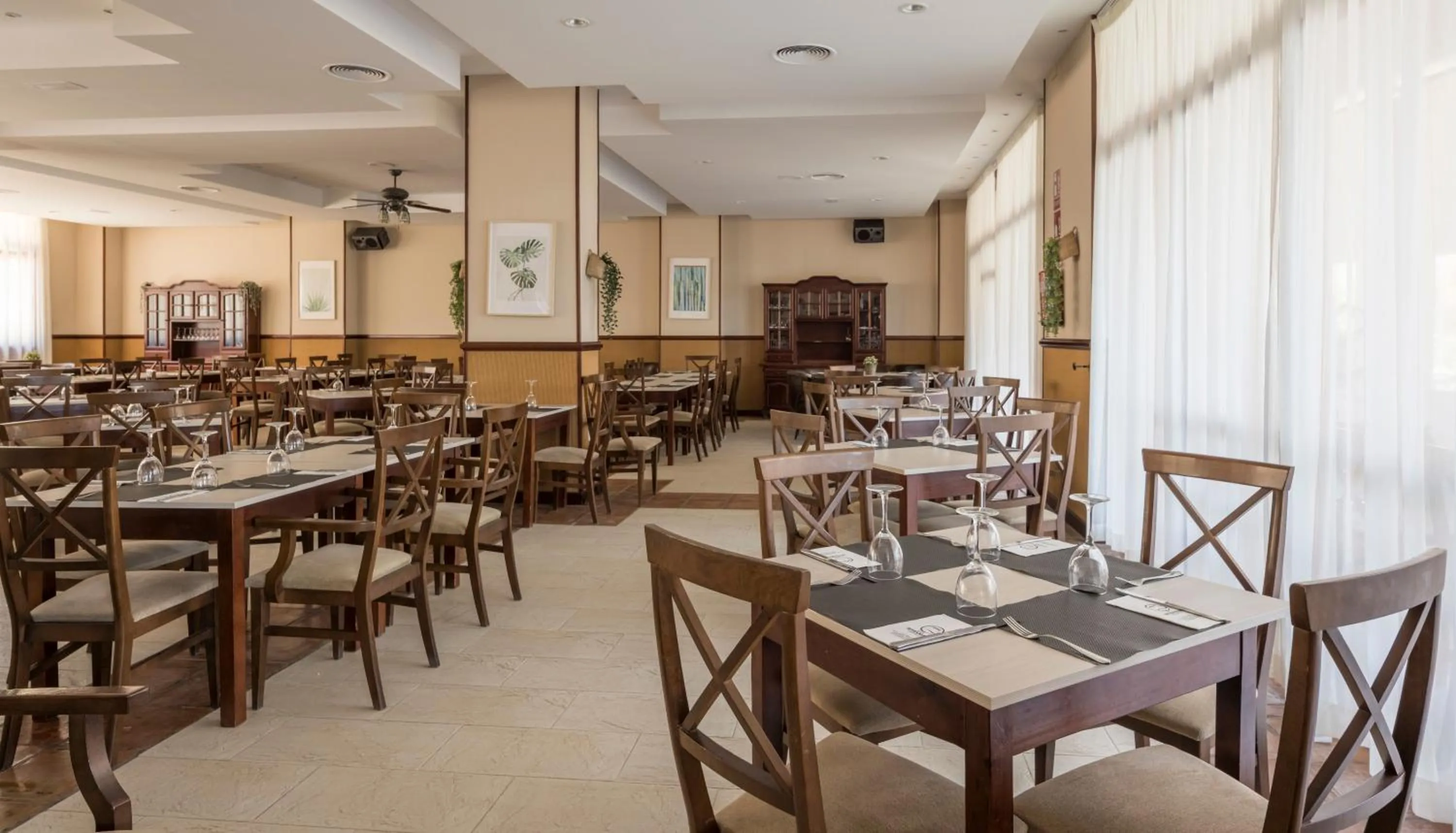 Restaurant/places to eat in ILUNION Miramar