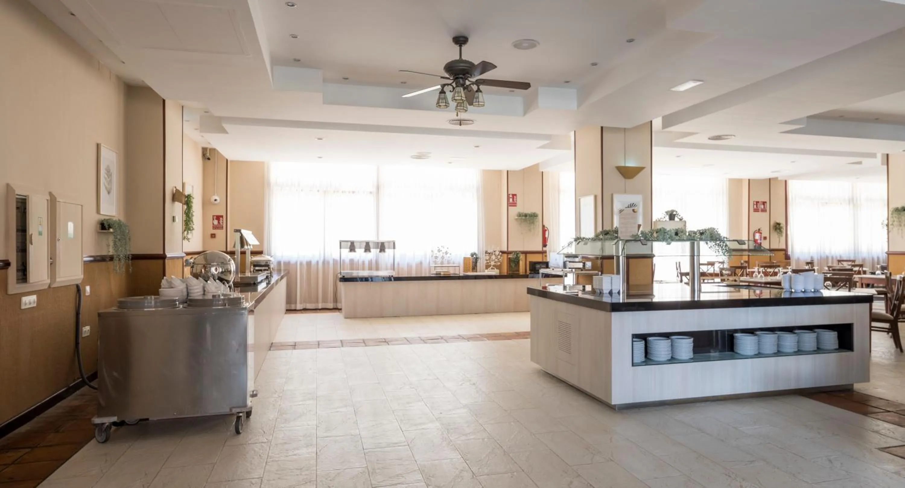 Restaurant/places to eat in ILUNION Miramar