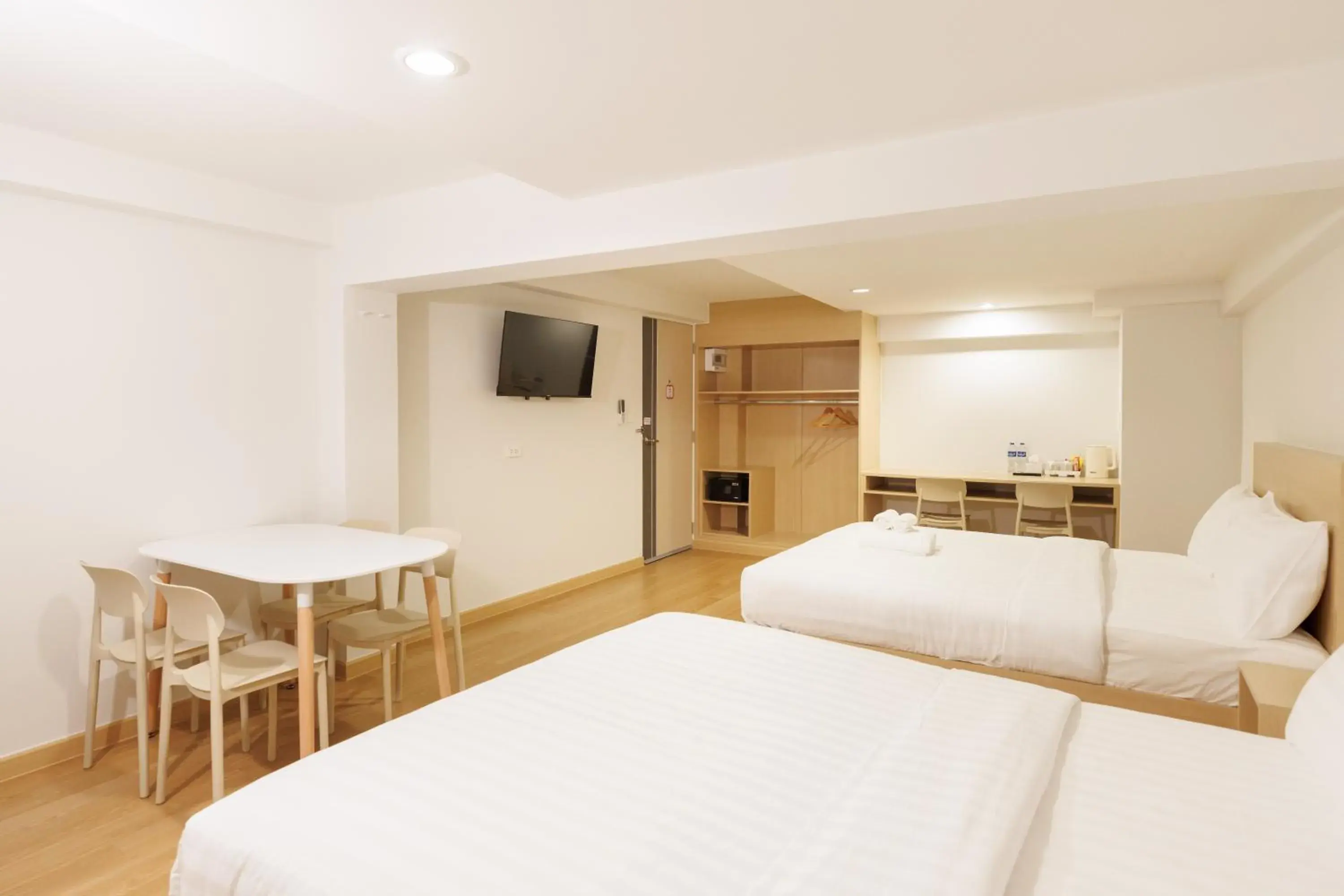 Family Room in Takka Hotel - Bearing Family Room in Takka Hotel - Bearing