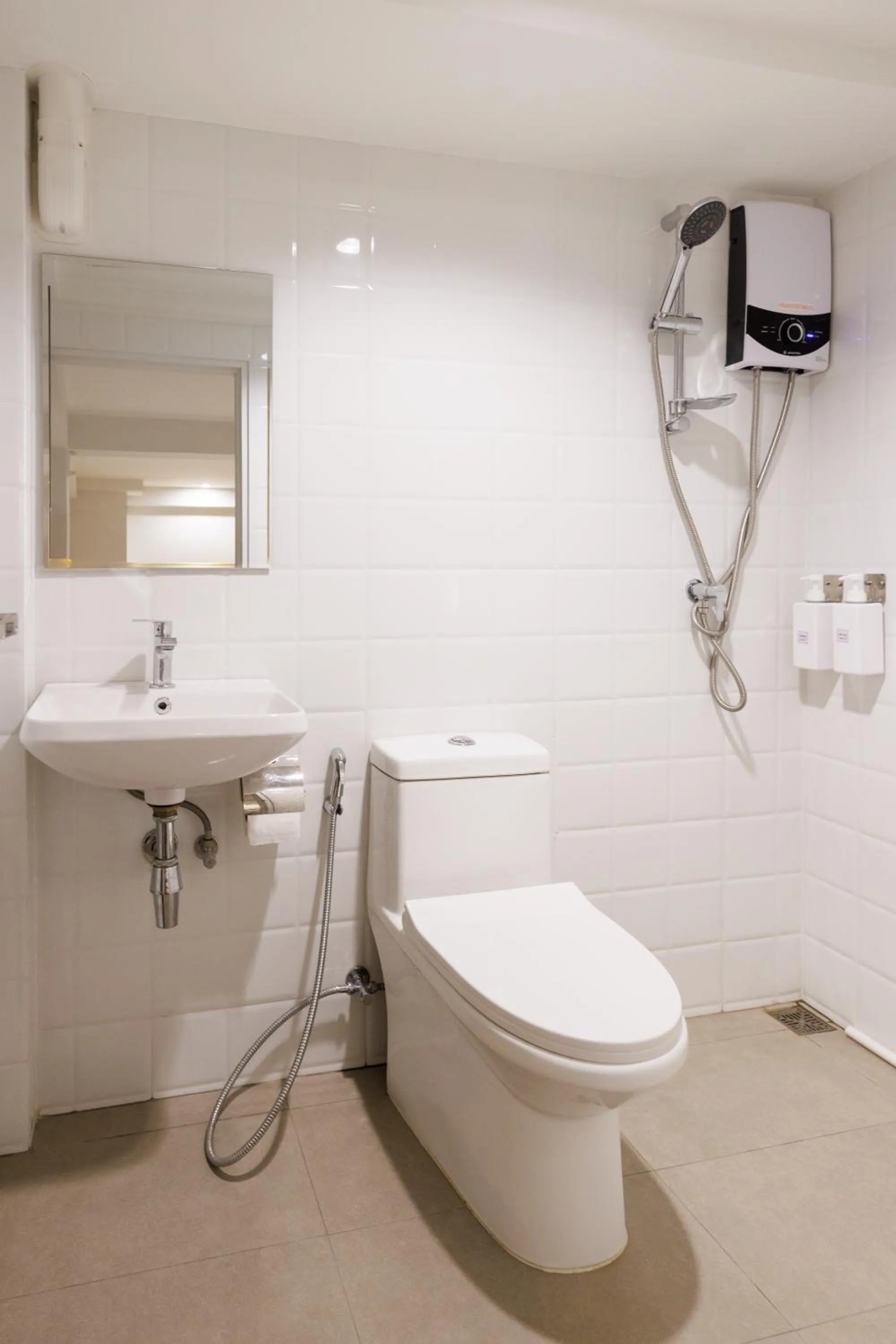 Shower in Takka Hotel - Bearing