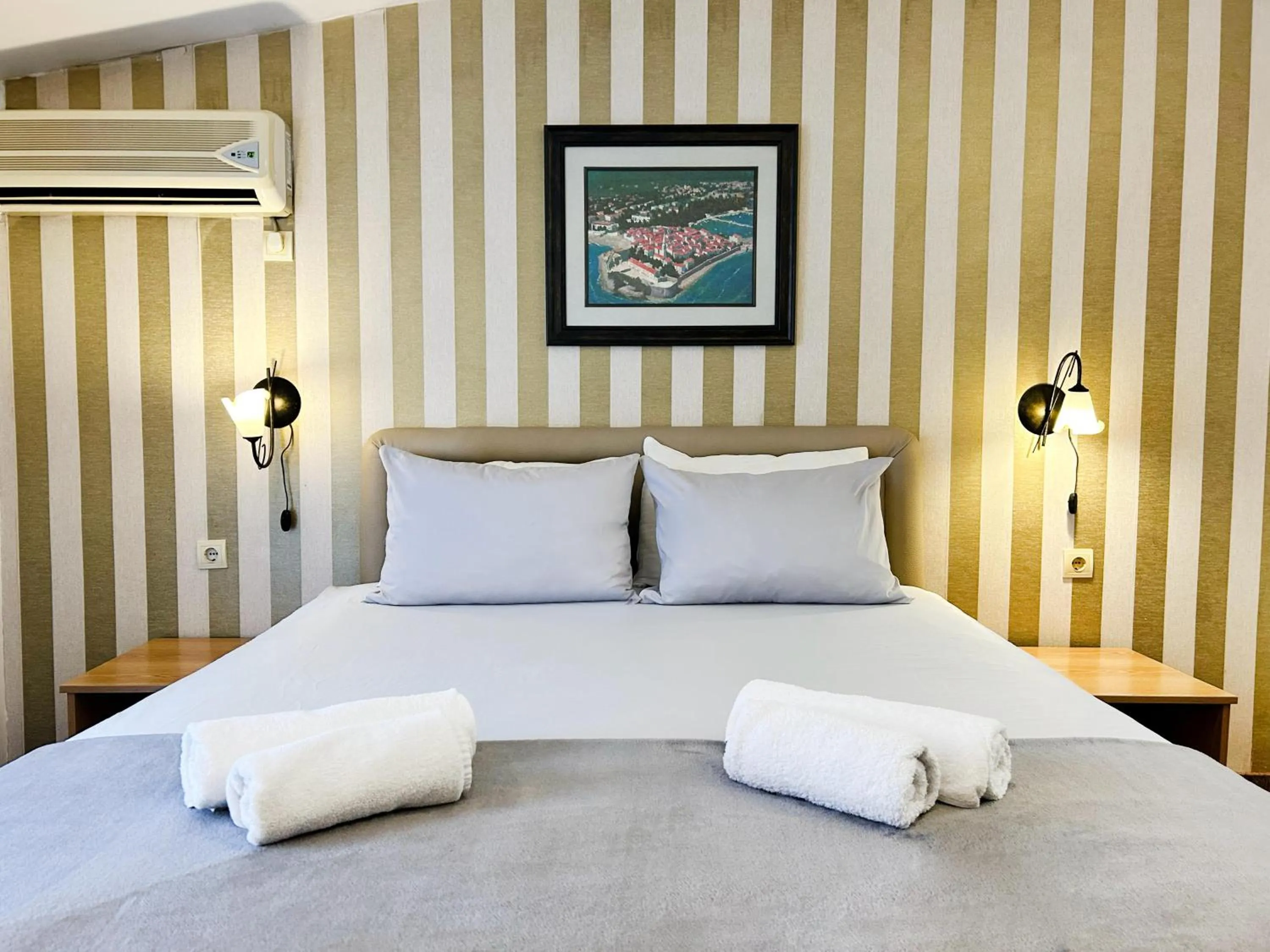 Bed in Central Hotel & Restaurant