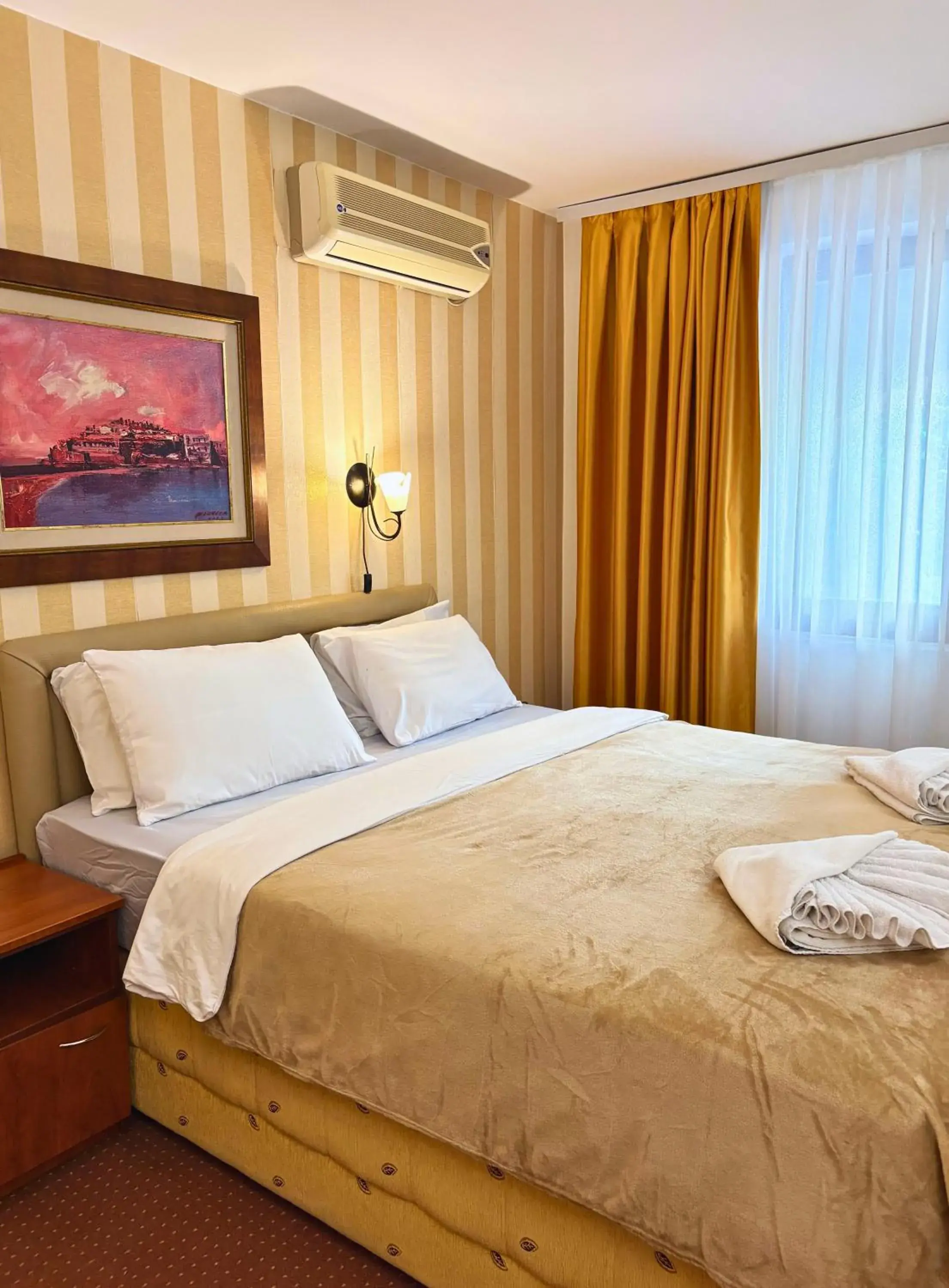 Bedroom, Bed in Central Hotel & Restaurant Bedroom, Bed in Central Hotel & Restaurant