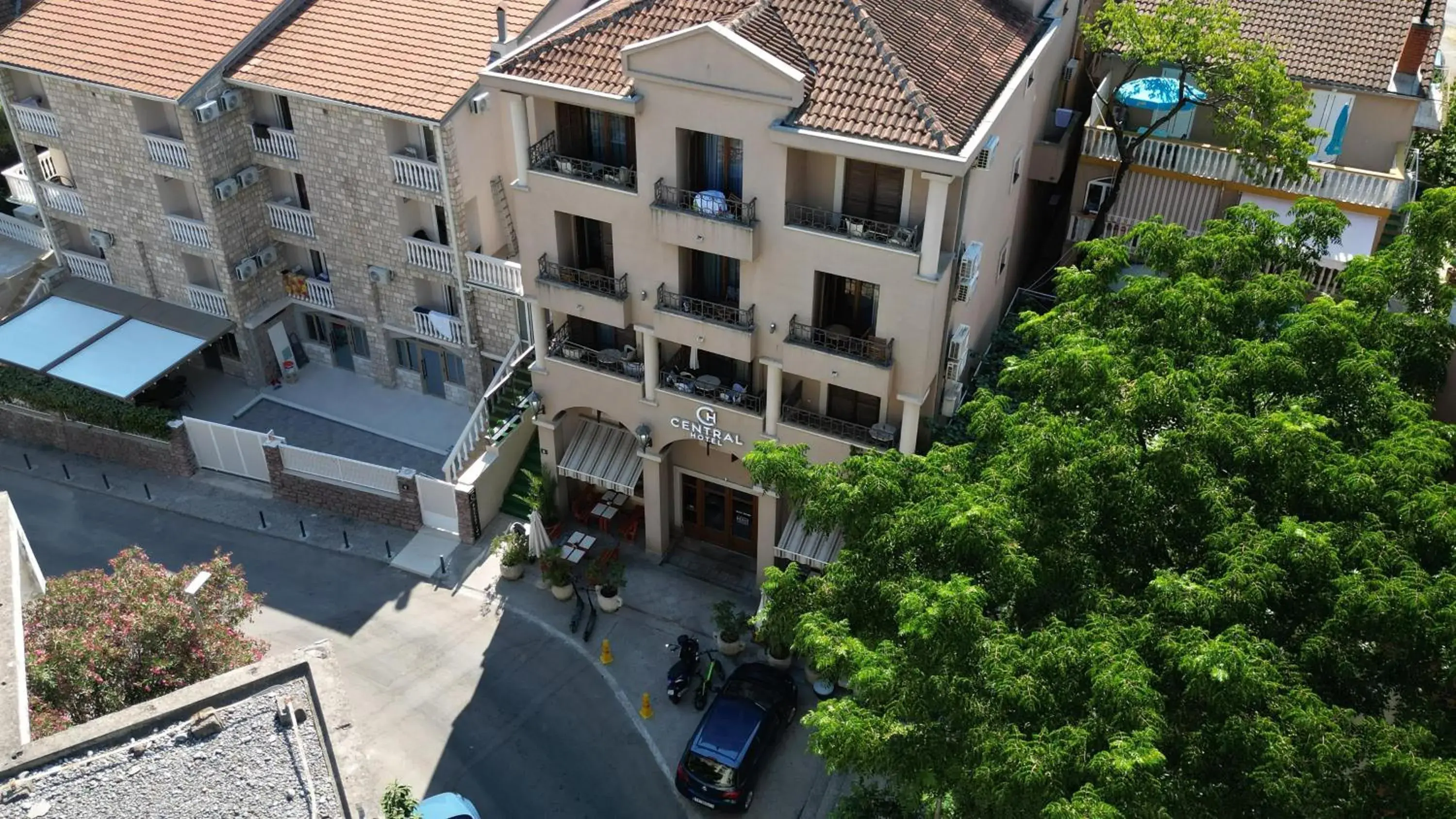 Property building in Central Hotel & Restaurant Property building in Central Hotel & Restaurant