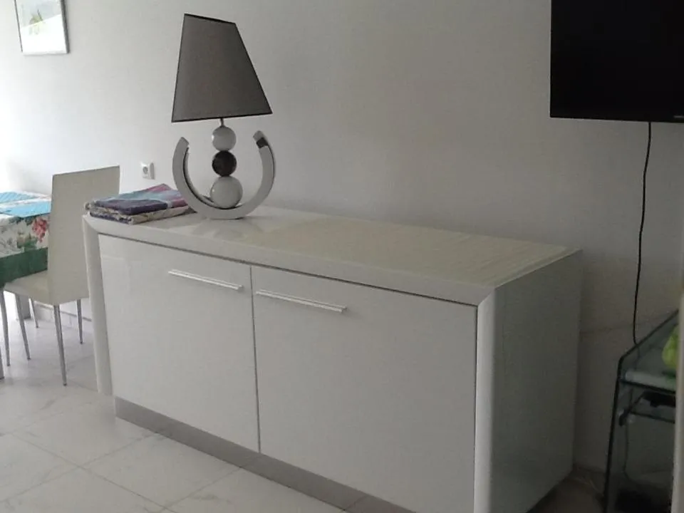 Dining area in Studio 23 Orient Bay