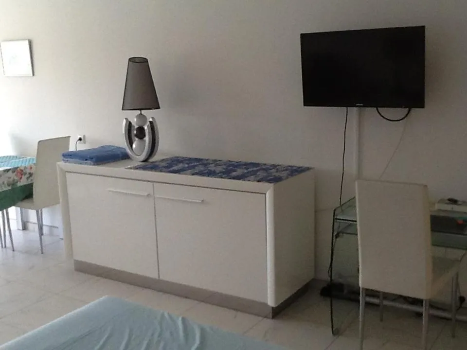 TV and multimedia in Studio 23 Orient Bay