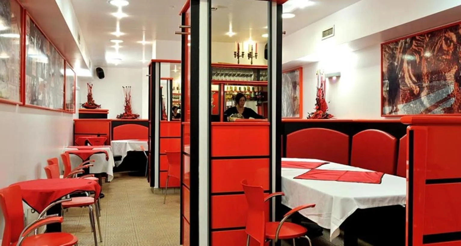 Restaurant/places to eat in Corner Hotel & Kávéház