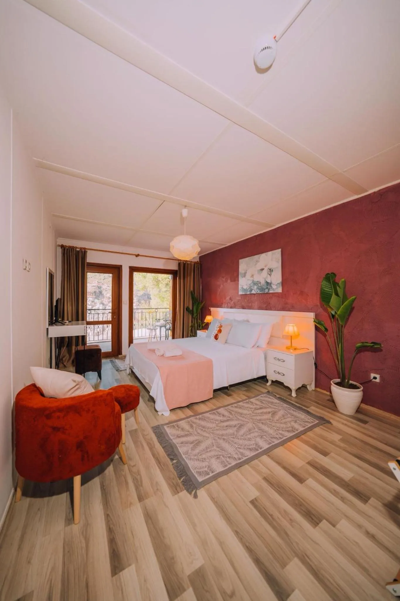 Photo of the whole room, Bed in La Dia Hotel Faralya