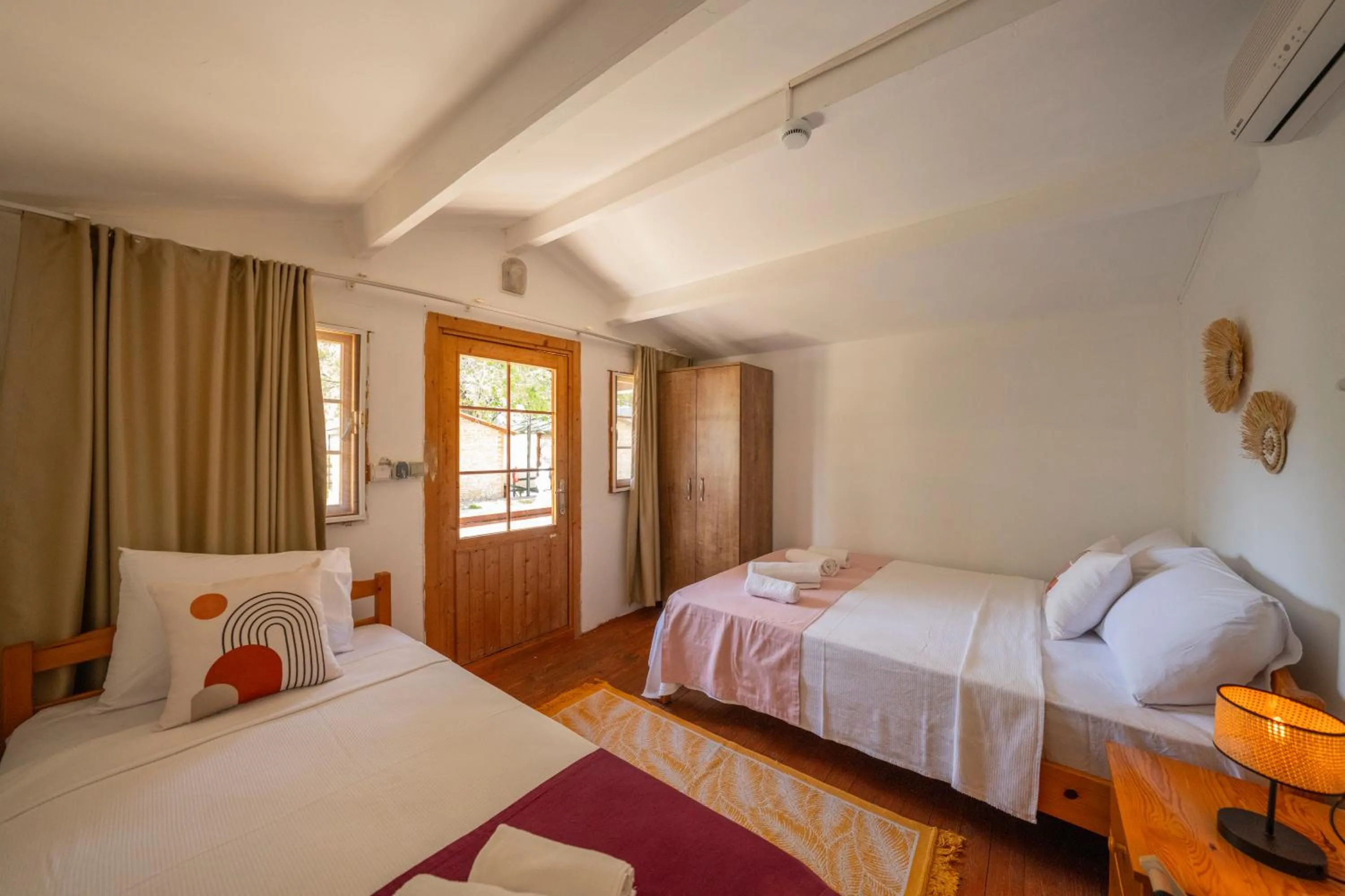 Photo of the whole room, Bed in La Dia Hotel Faralya