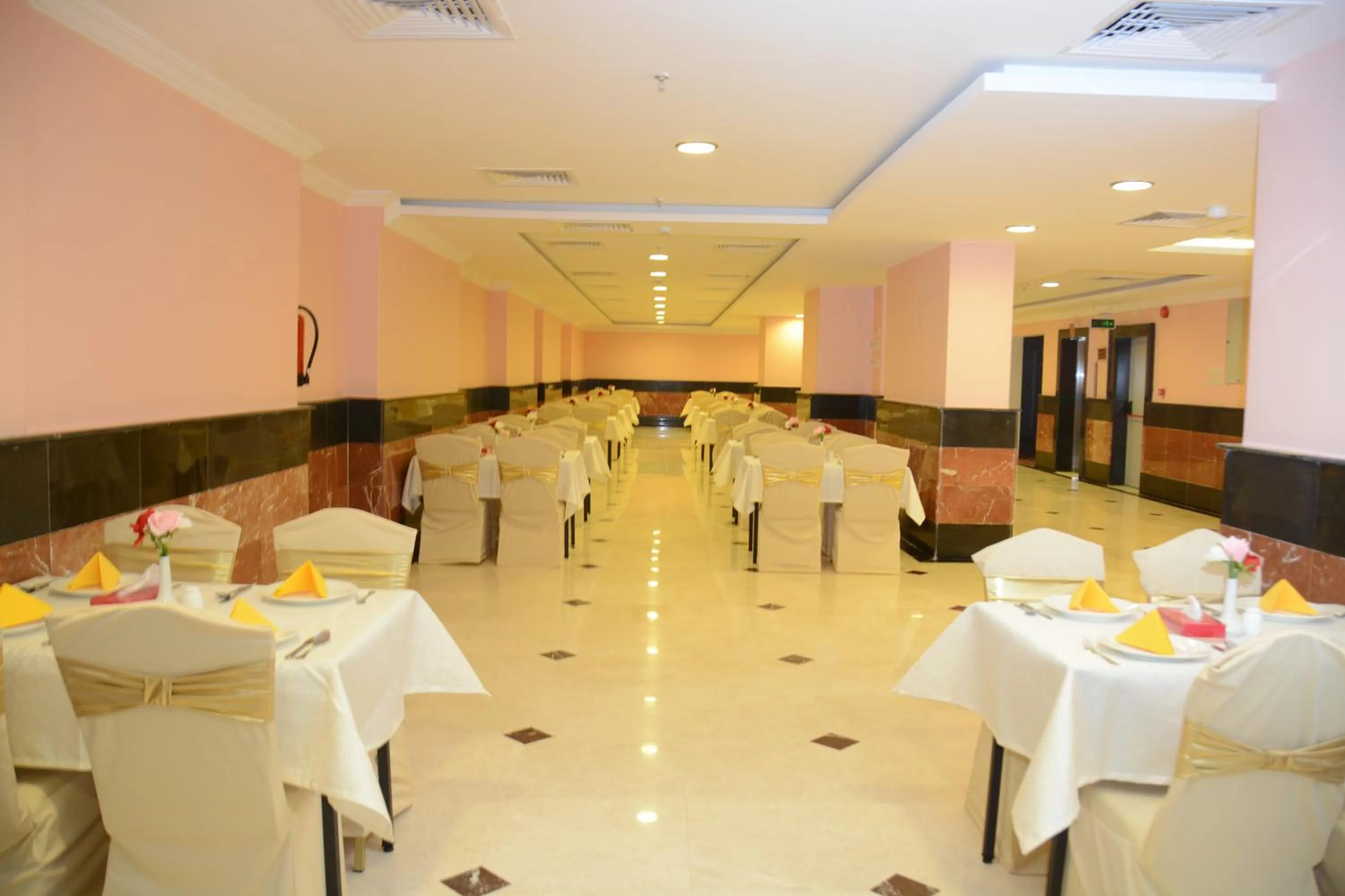 Restaurant/places to eat in Sama Al Deafah Hotel