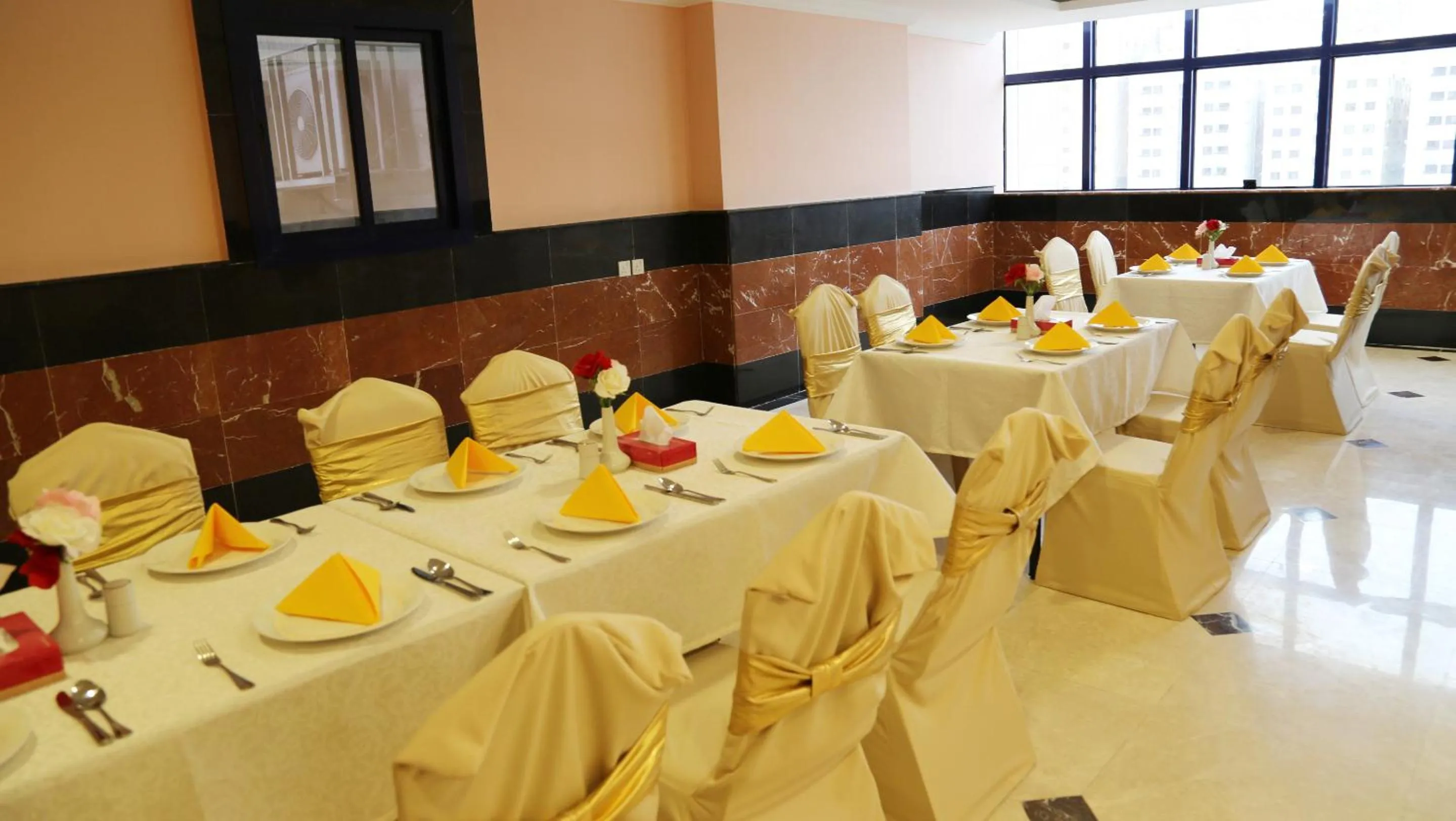 Restaurant/places to eat in Sama Al Deafah Hotel