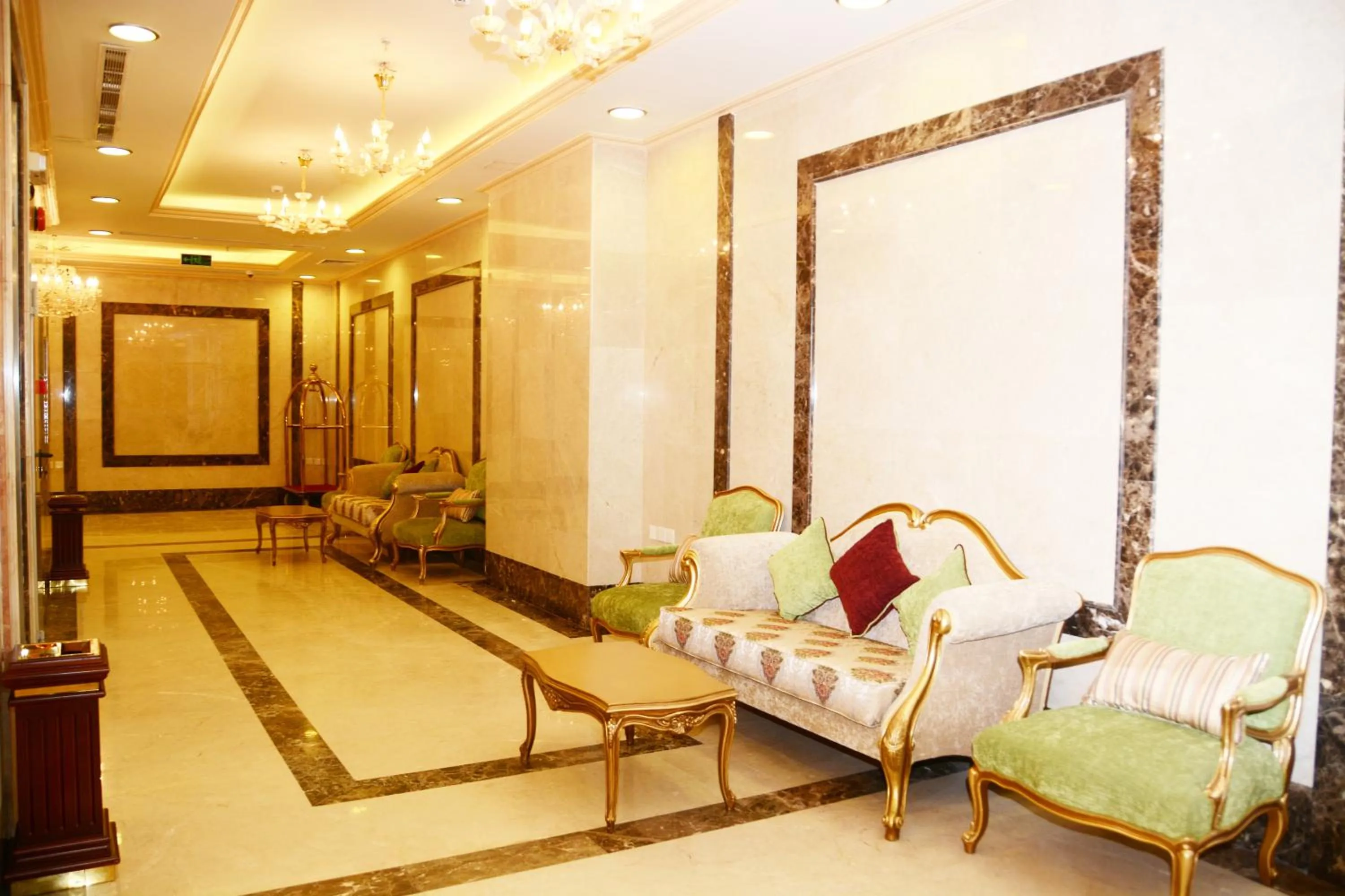 Communal lounge/ TV room in Sama Al Deafah Hotel