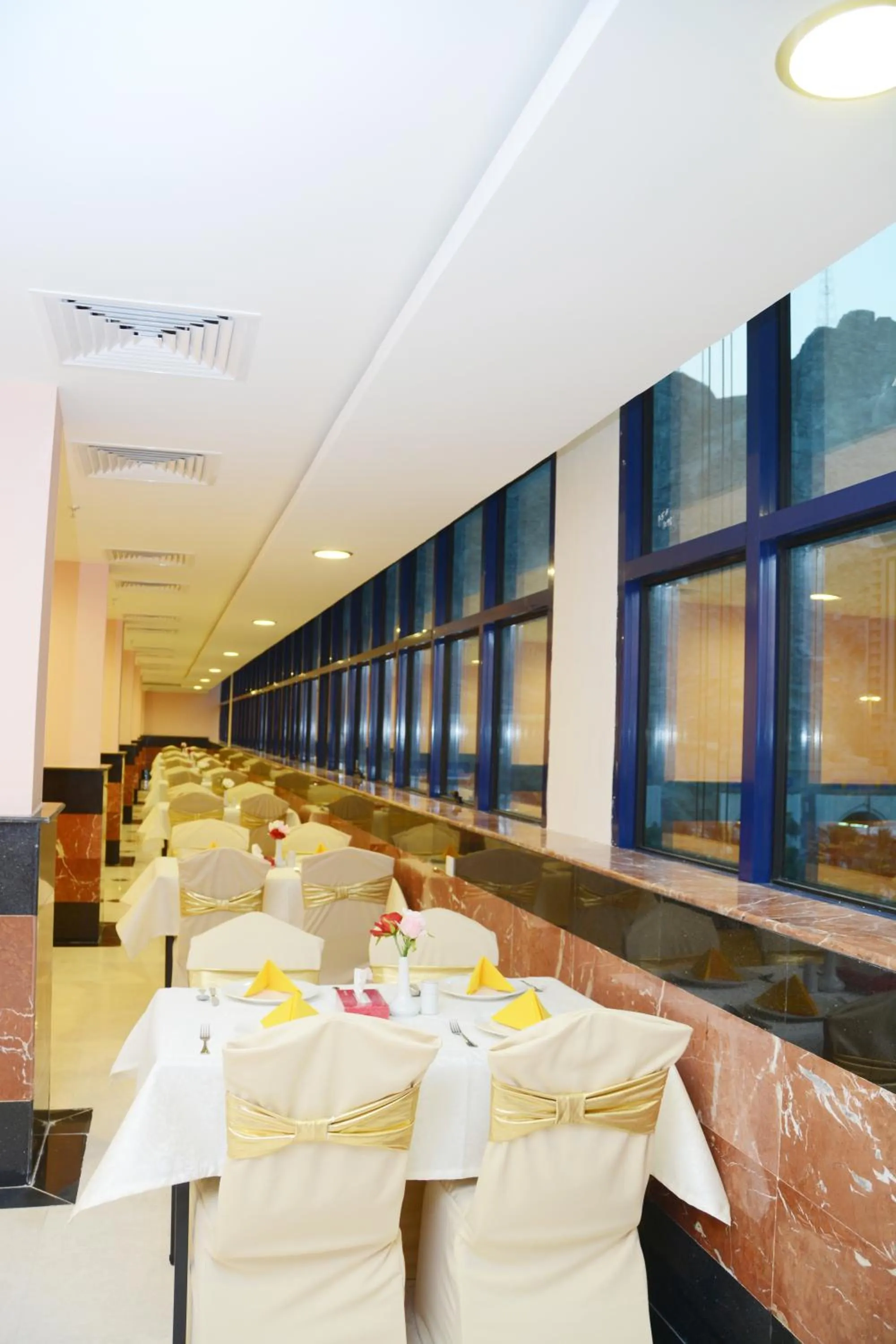 Restaurant/places to eat in Sama Al Deafah Hotel