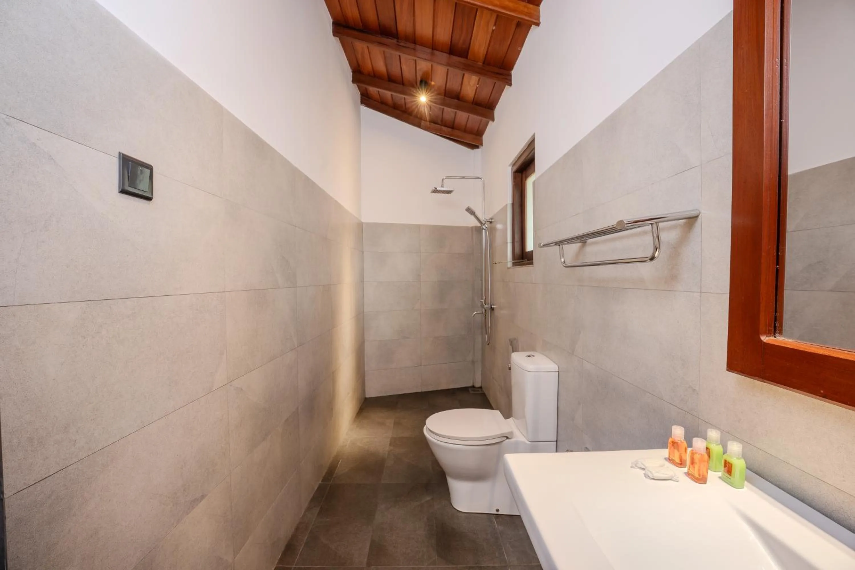 Shower in Villa Red Lobster