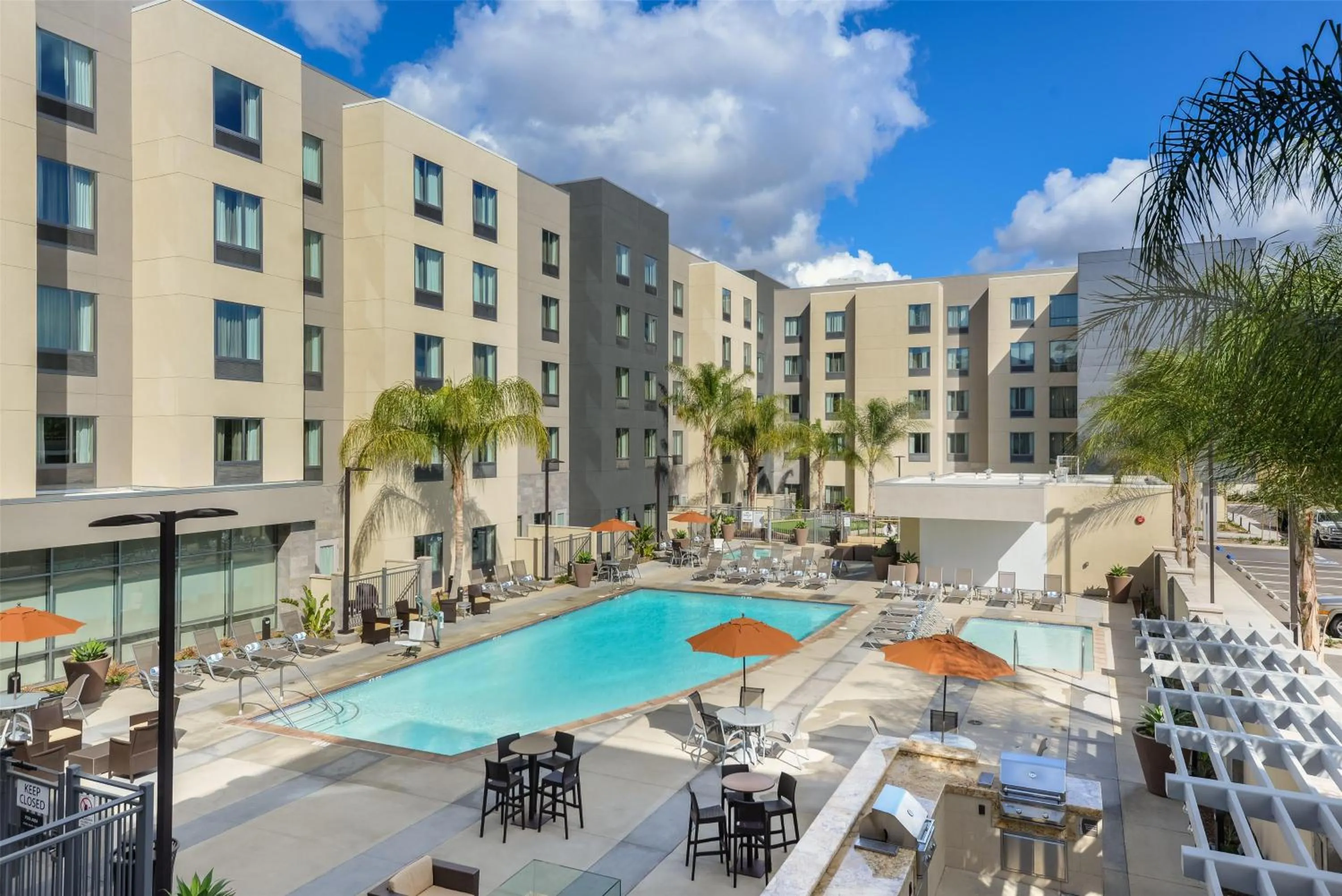 Pool view in Homewood Suites by Hilton Anaheim Conv Ctr/Disneyland Main
