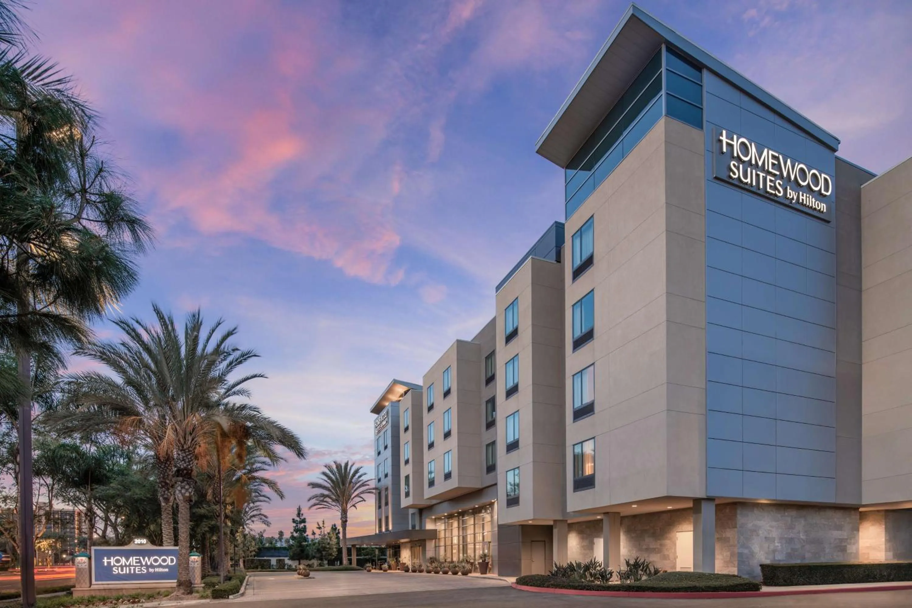 Property building in Homewood Suites by Hilton Anaheim Conv Ctr/Disneyland Main
