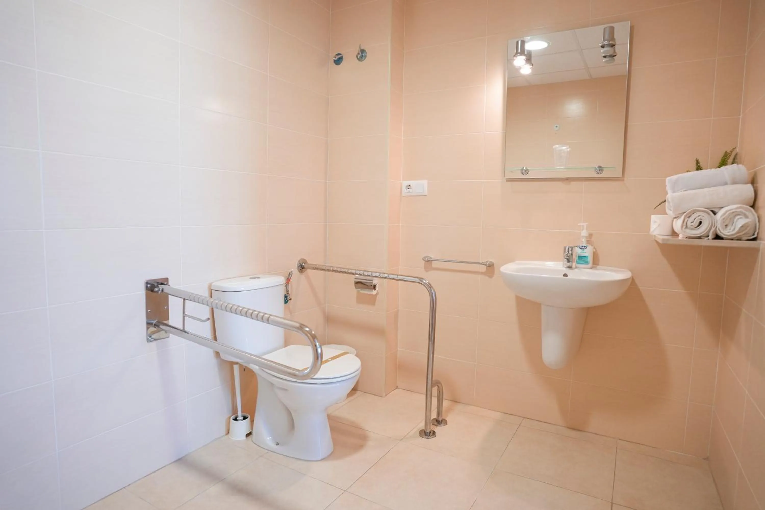 Shower in Hotel Caravaca Resort