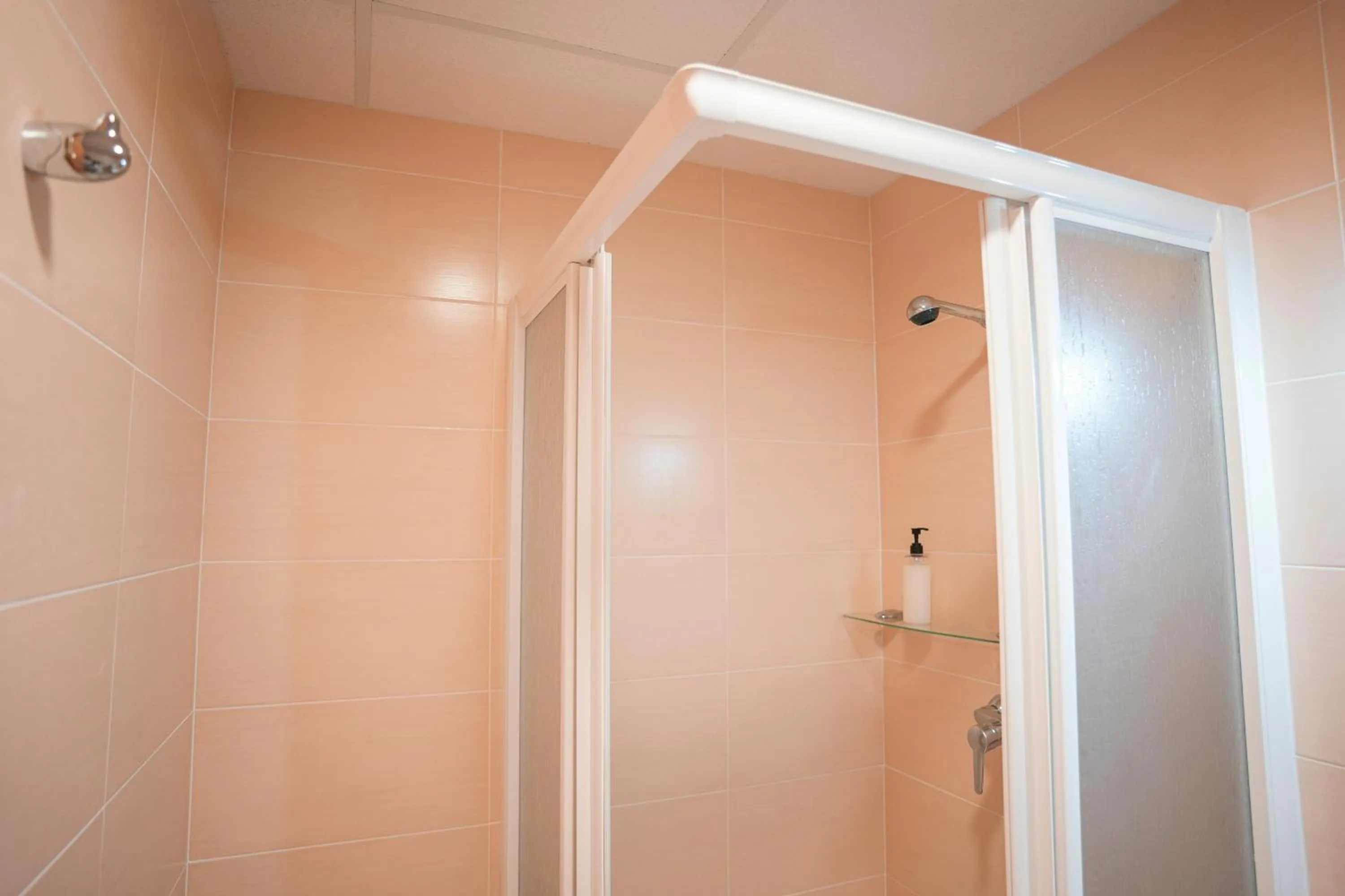 Shower in Hotel Caravaca Resort