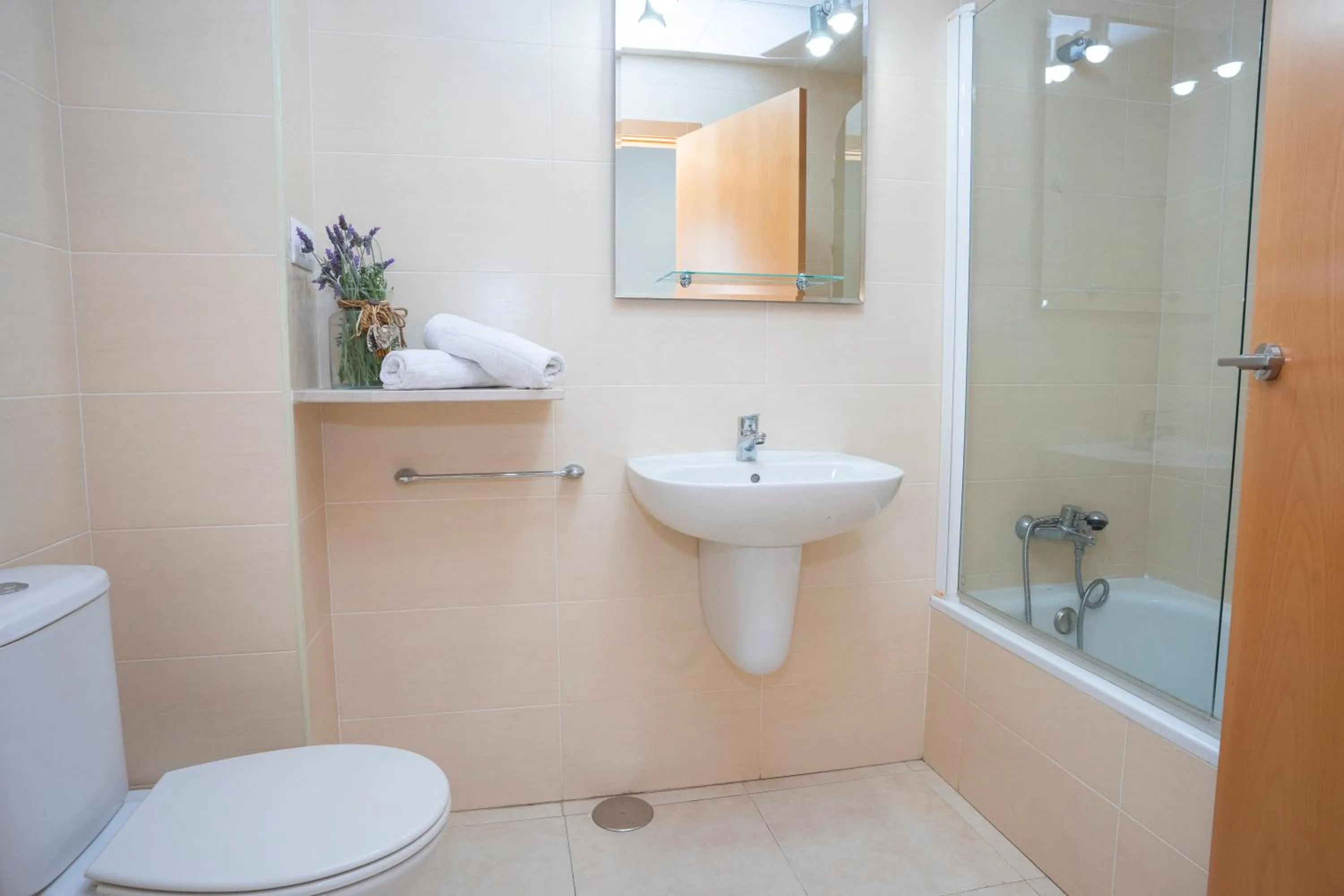 Shower in Hotel Caravaca Resort