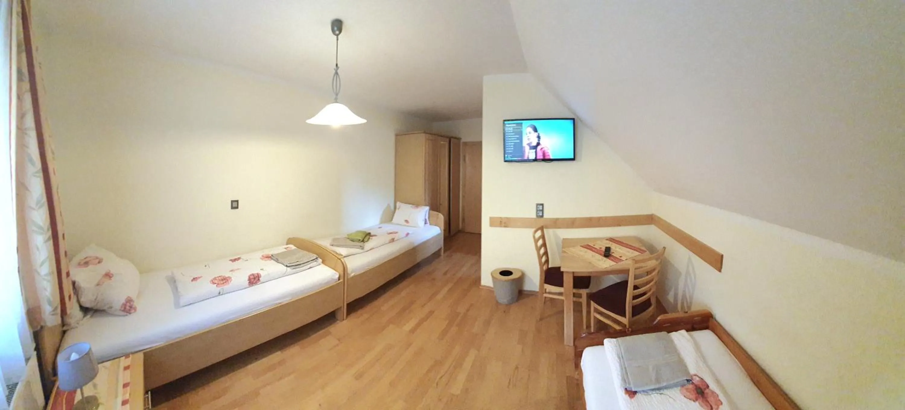 Standard Triple Room in Gasthof-Pension Ölberger