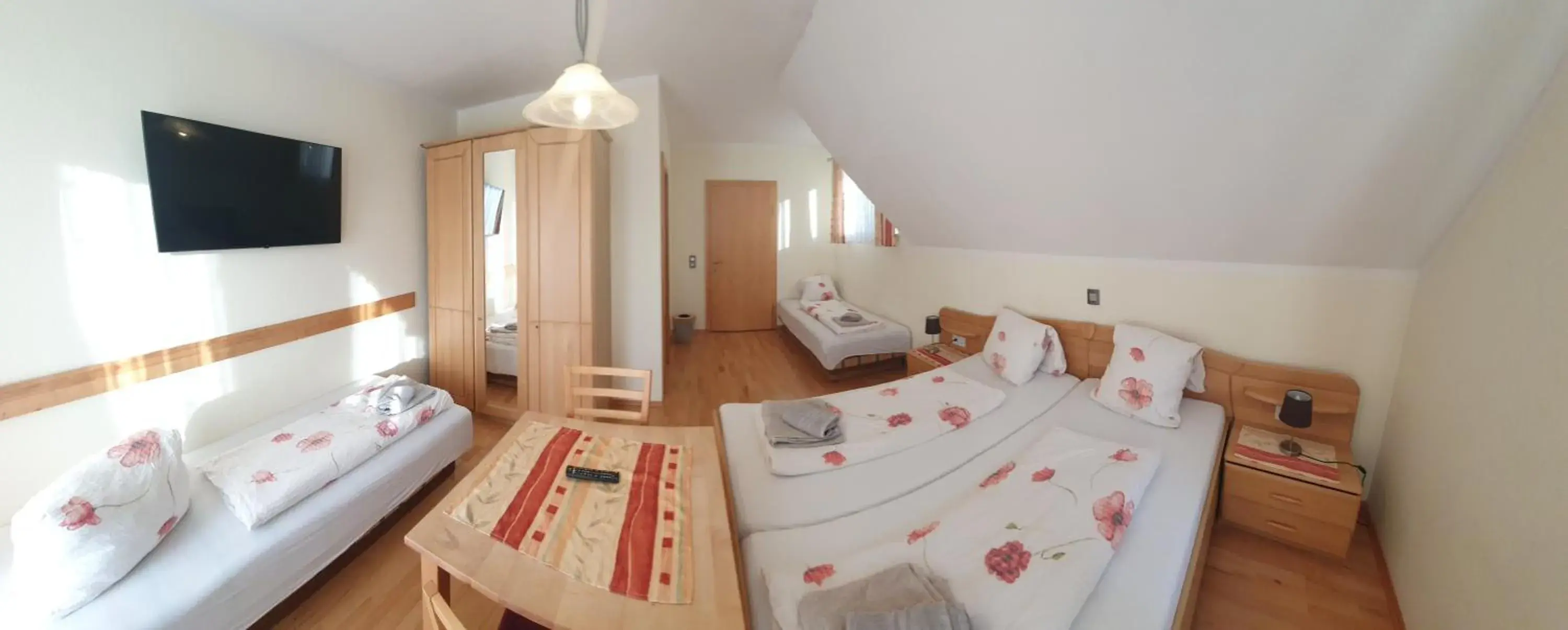 Quadruple Room with Balcony in Gasthof-Pension Ölberger Quadruple Room with Balcony in Gasthof-Pension Ölberger