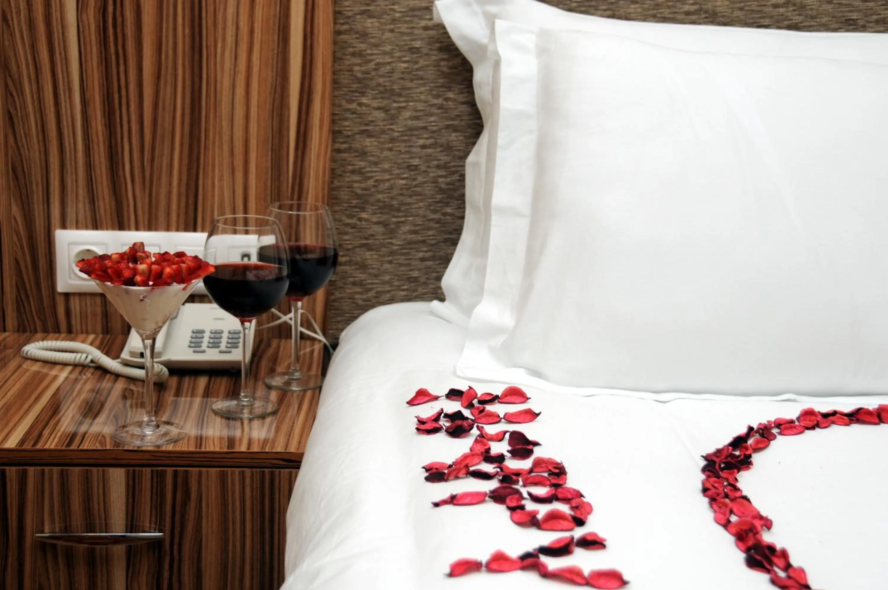 Photo of the whole room, Bed in Tehran Boutique Hotel