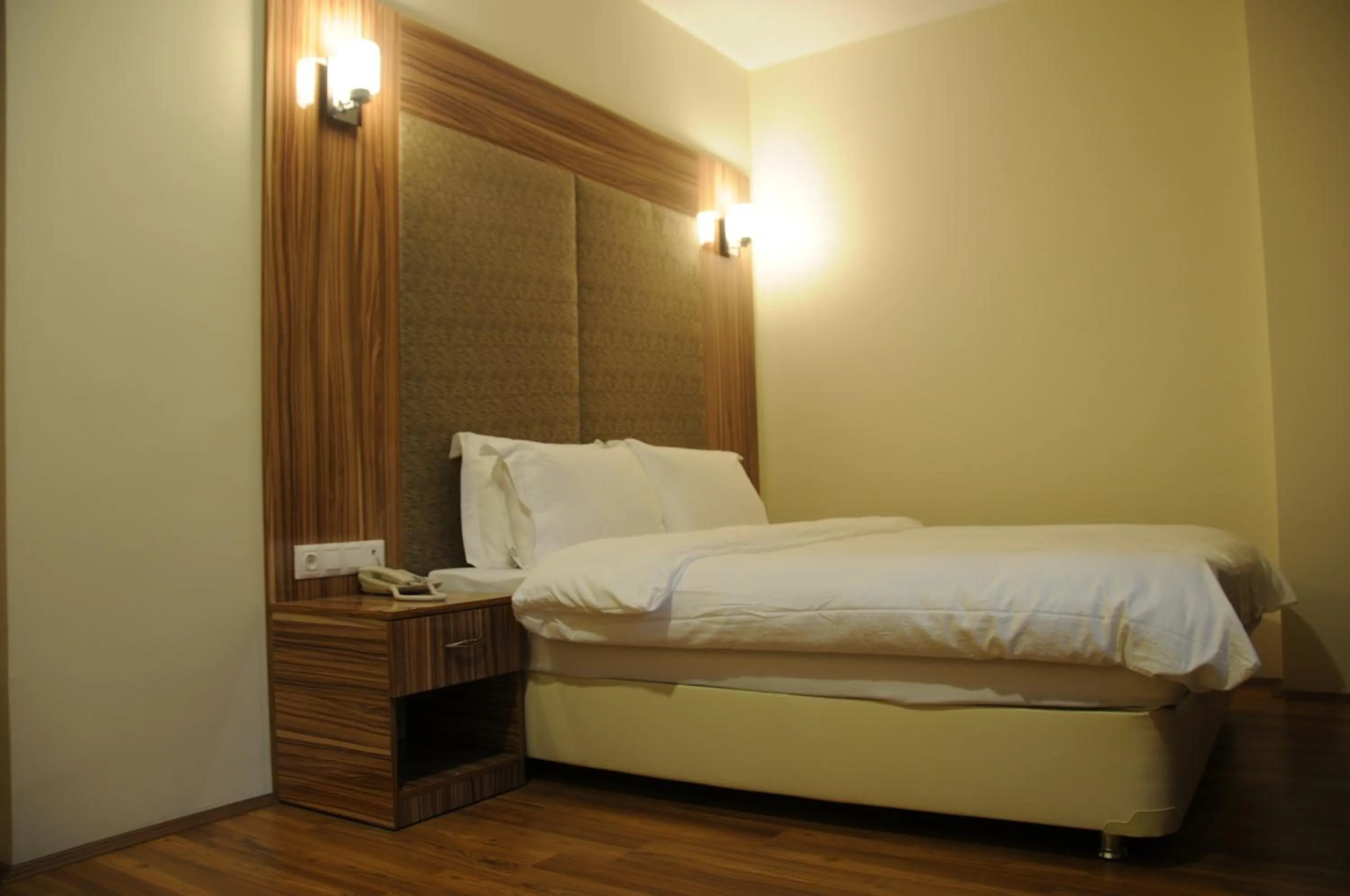 Photo of the whole room, Bed in Tehran Boutique Hotel