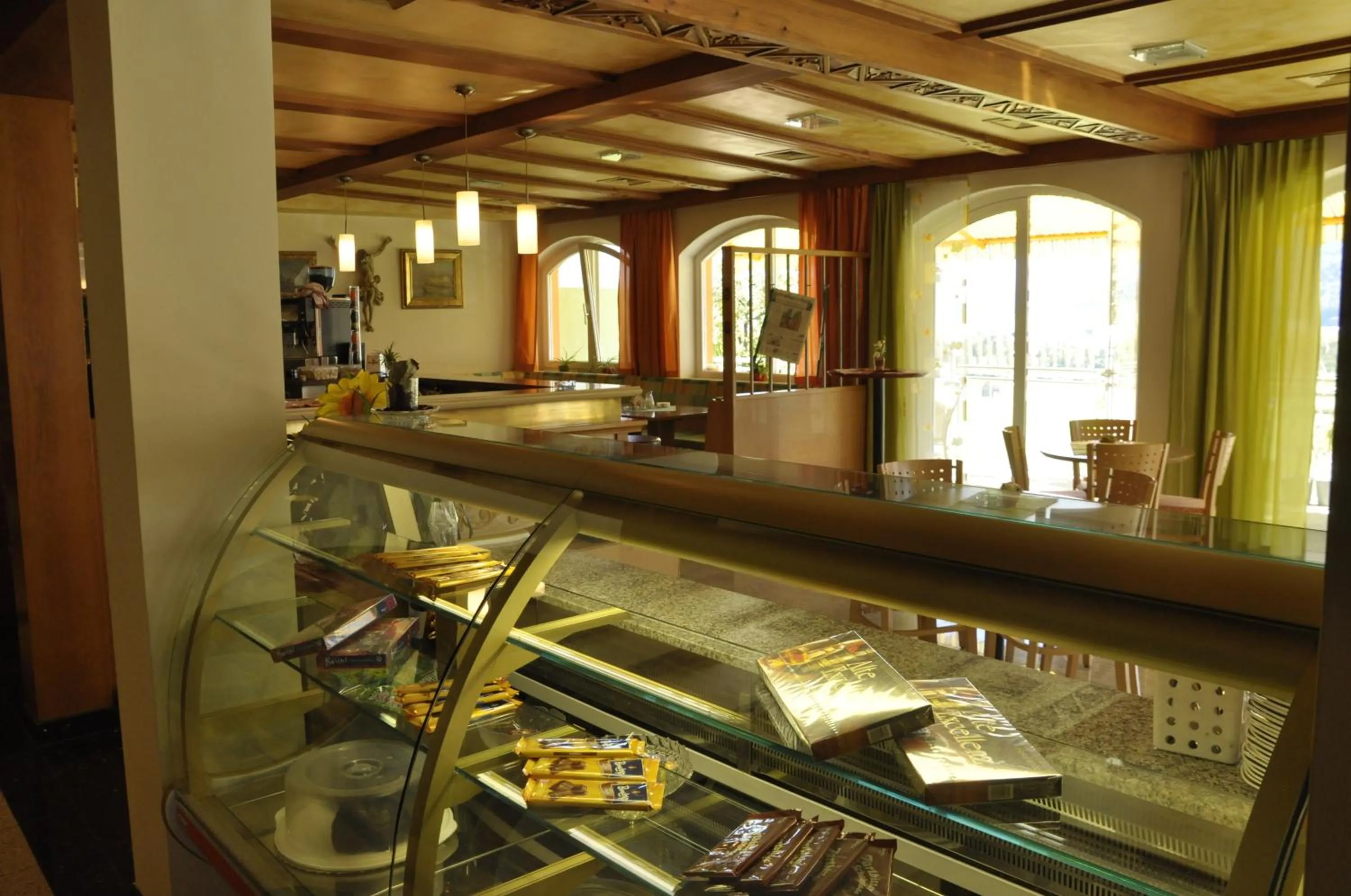 Restaurant/places to eat in Hotel Martina