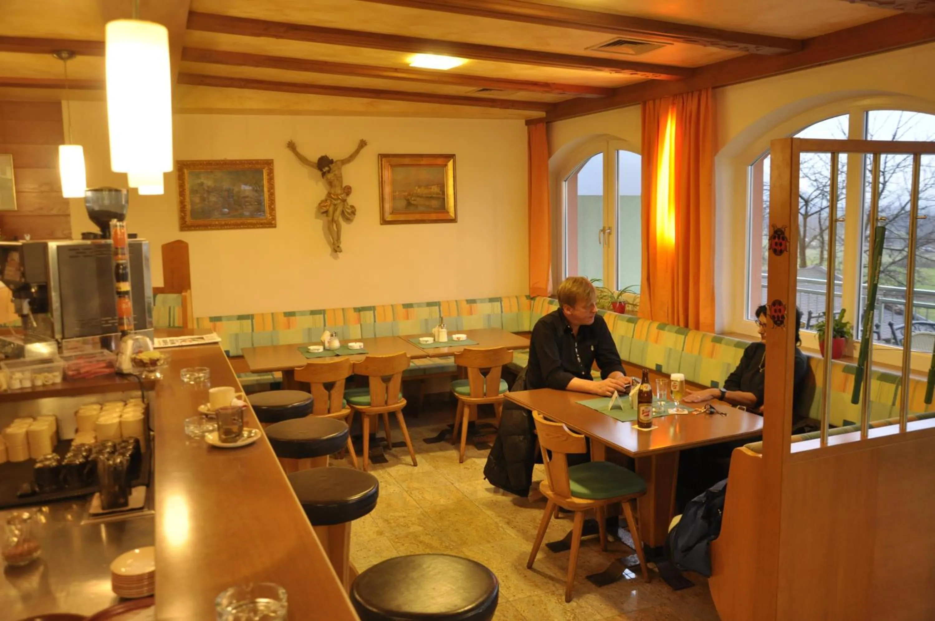 Restaurant/places to eat in Hotel Martina