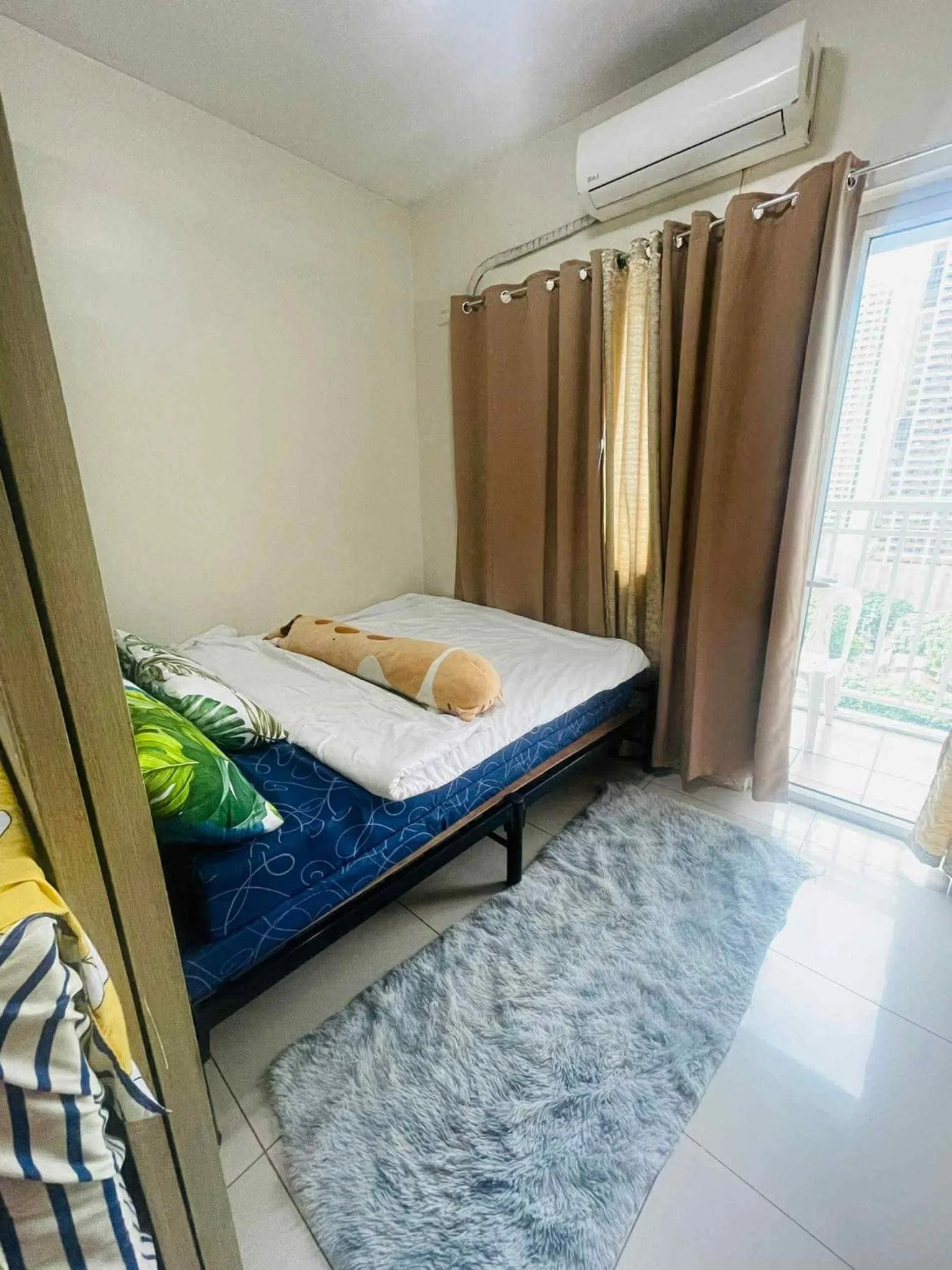 Bedroom, Bed in Breeze Residences