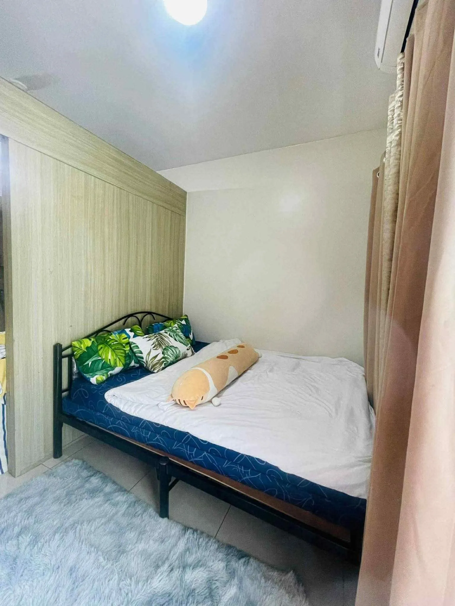 Bed in Breeze Residences