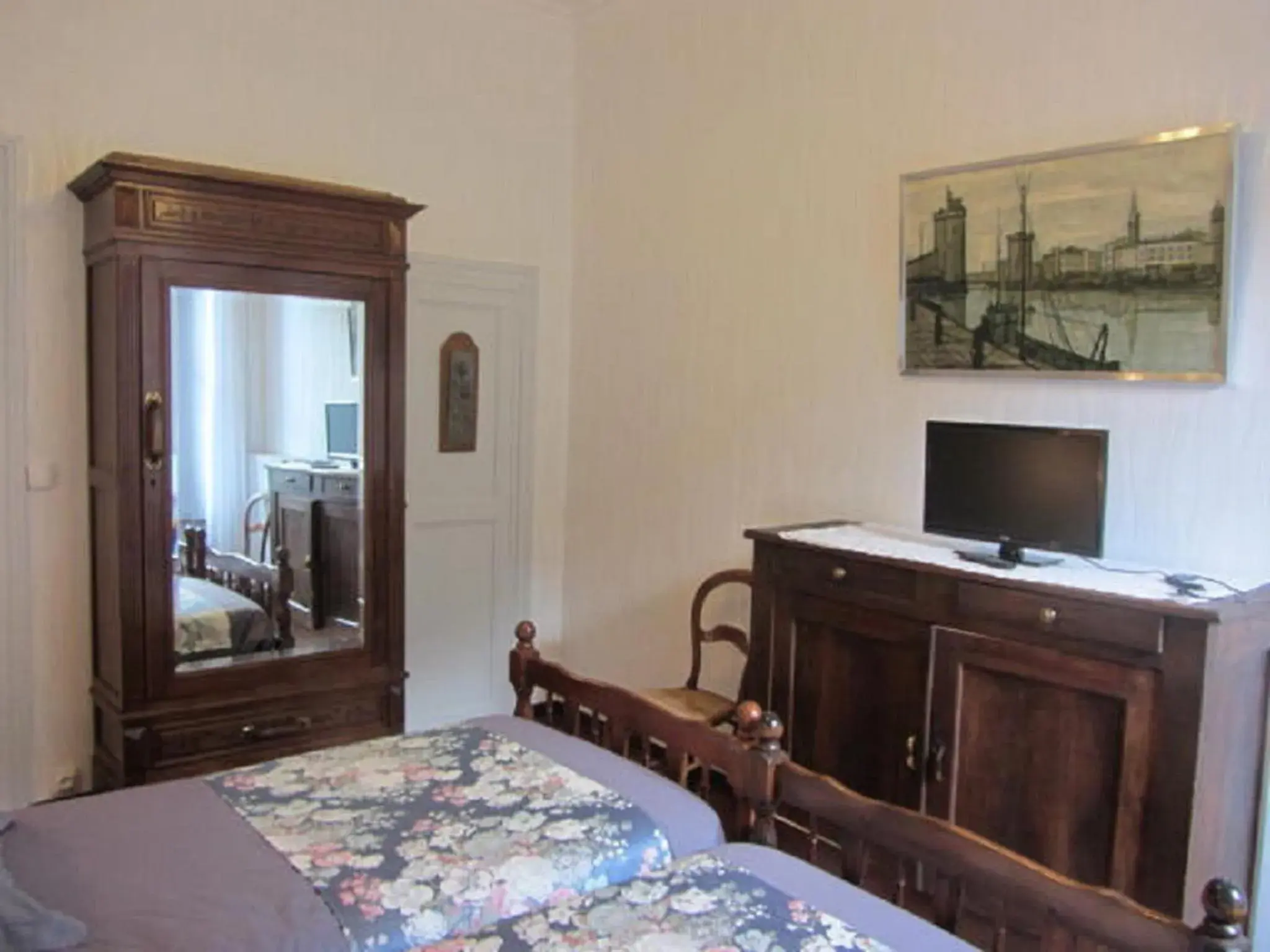 Twin Room in Aude Cité-City Twin Room in Aude Cité-City