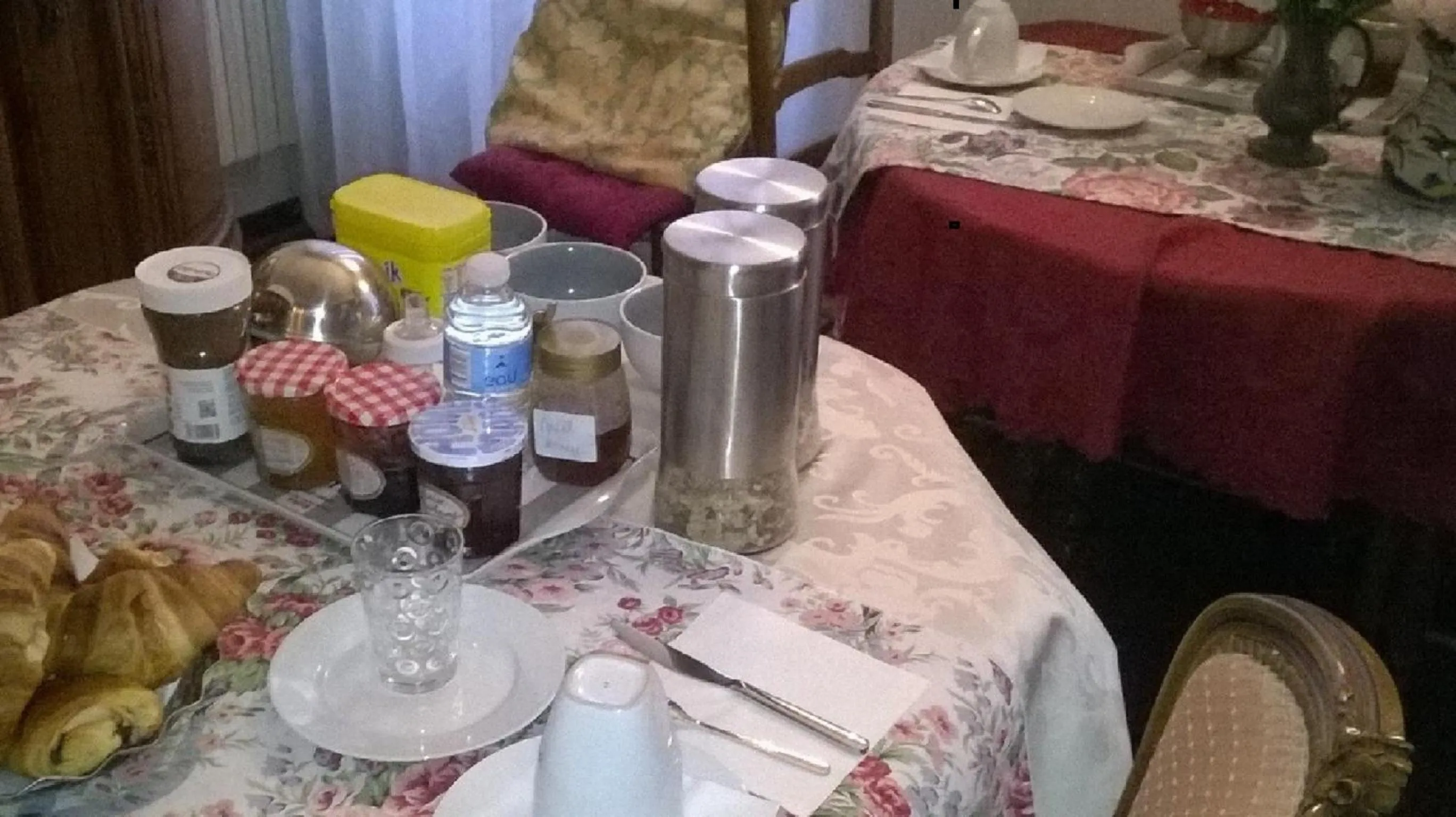 Continental breakfast in Aude Cité-City