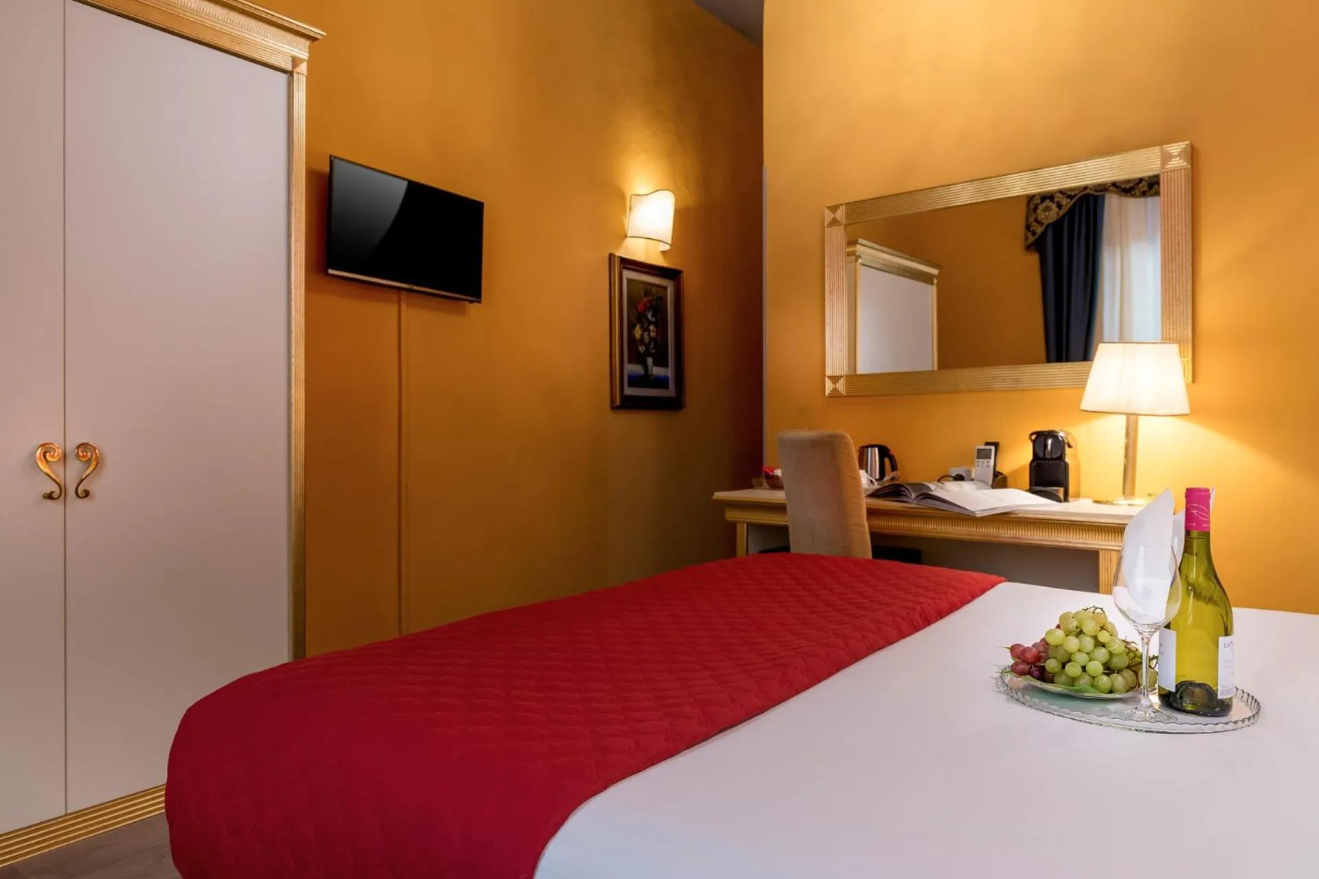 Bed in Hotel Ginori Al Duomo - dBe Hotels