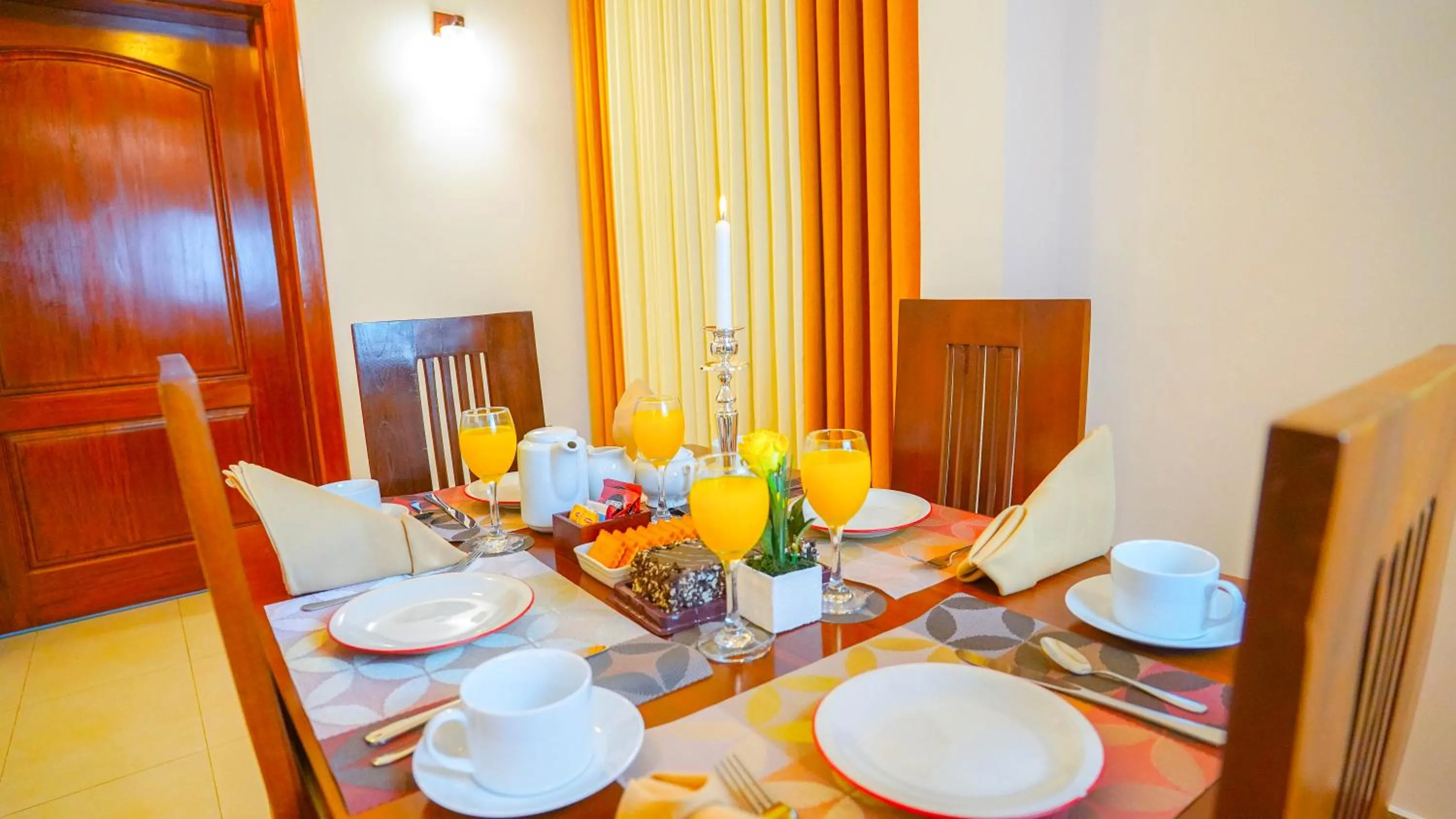 Dining area in Serene Villa Airport Transit