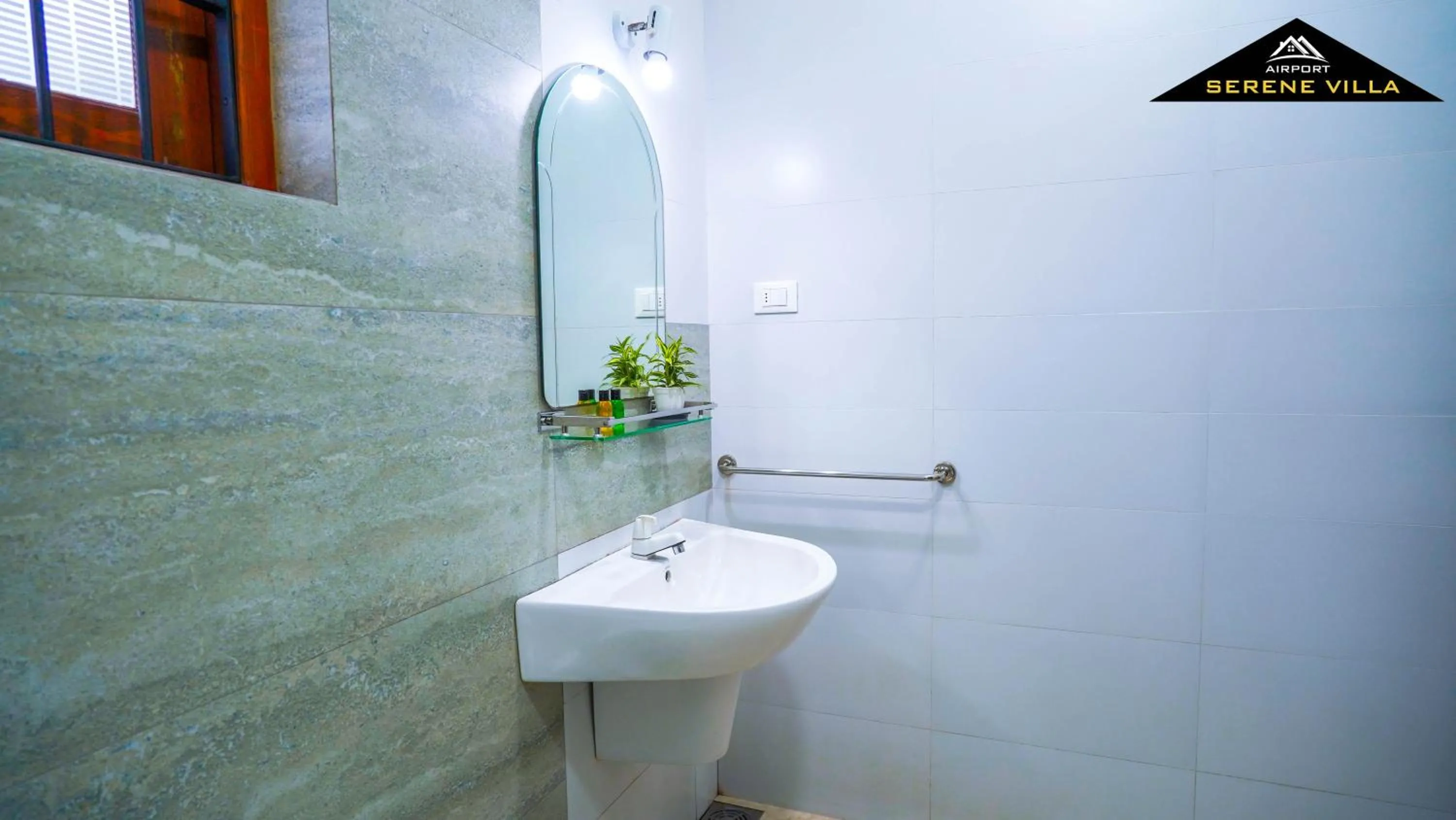 Bathroom in Serene Villa Airport Transit