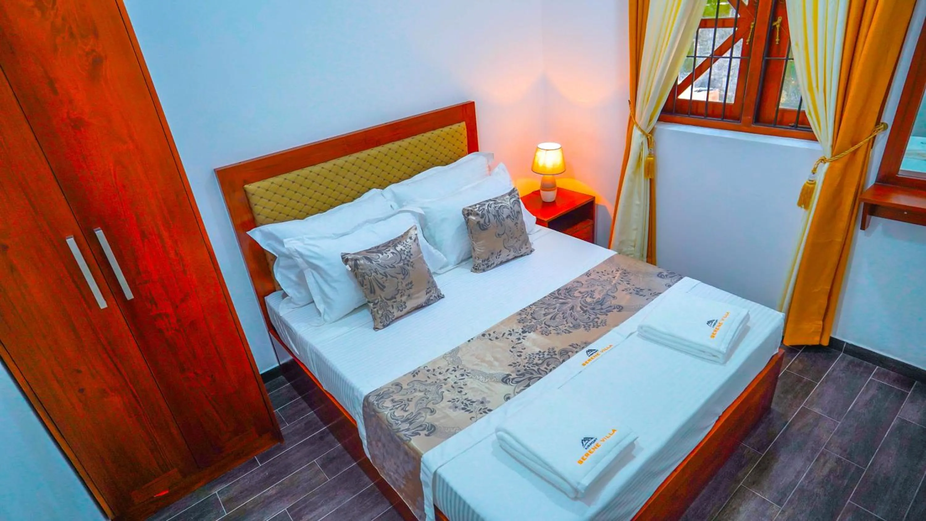 Bed in Serene Villa Airport Transit