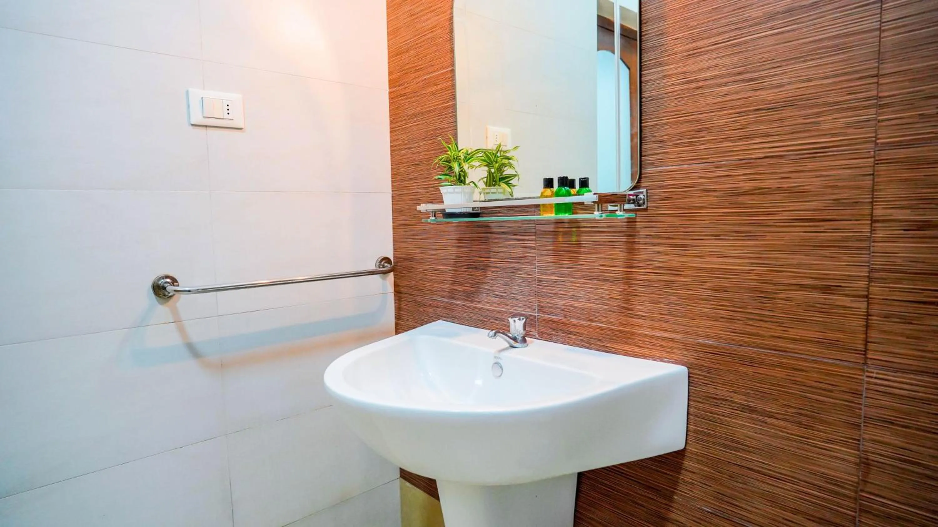 Bathroom in Serene Villa Airport Transit